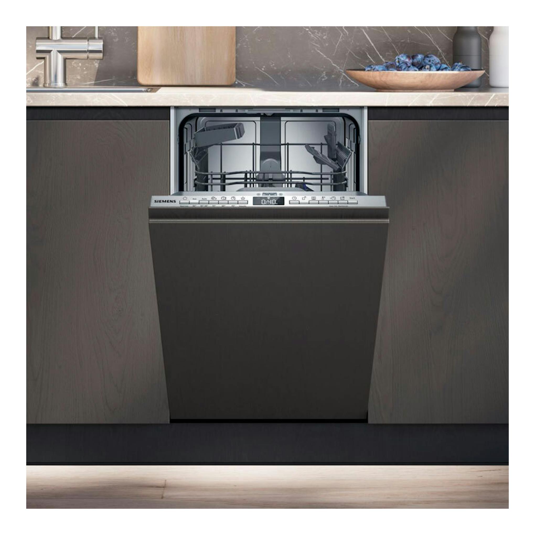 Lavavajillas integrable Siemens SR63EX25KE de 45 cm, vista frontal, puerta abierta con interior visible.