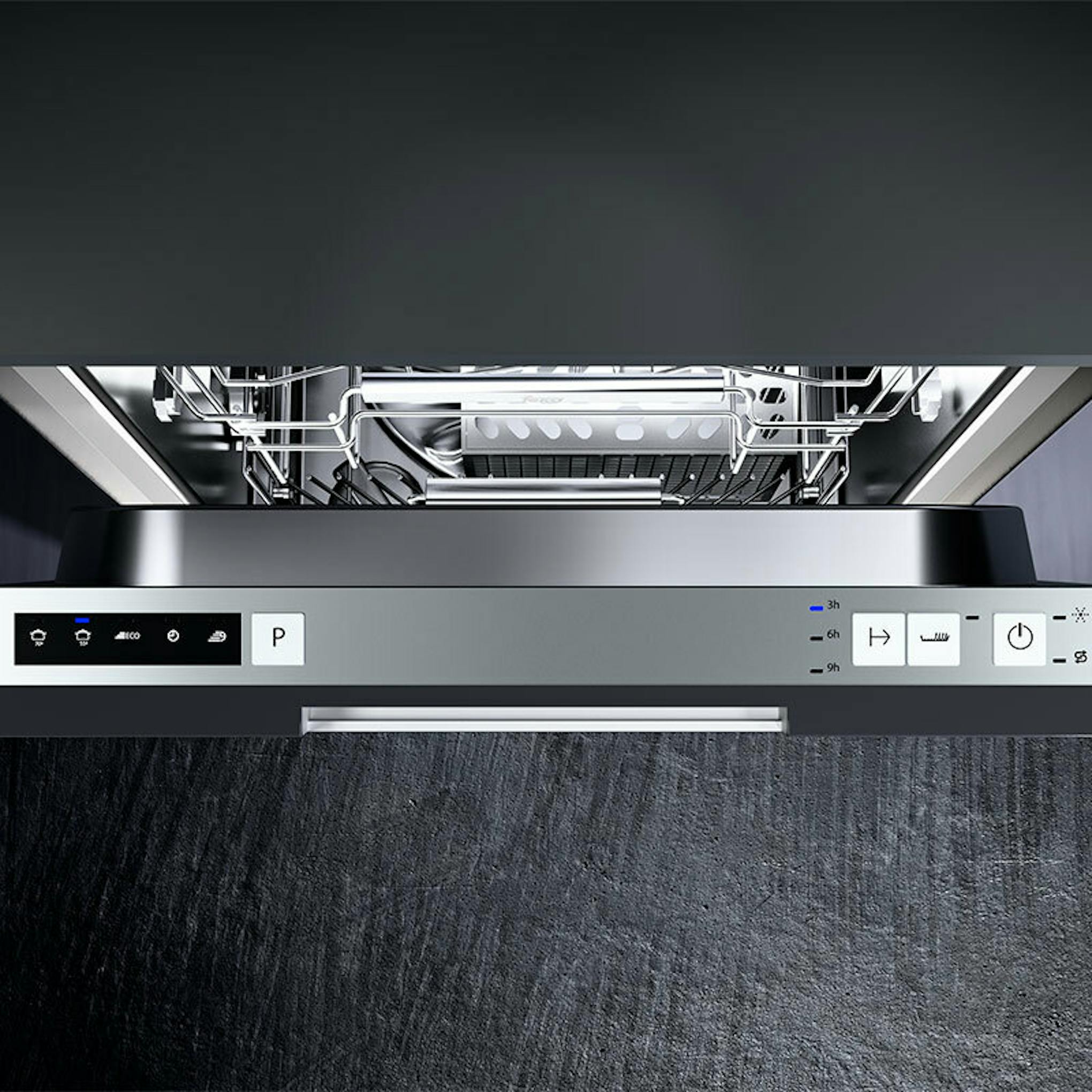 Lavavajillas integrable Teka DW840FI de 45 cm con la puerta abierta y el panel de control visible