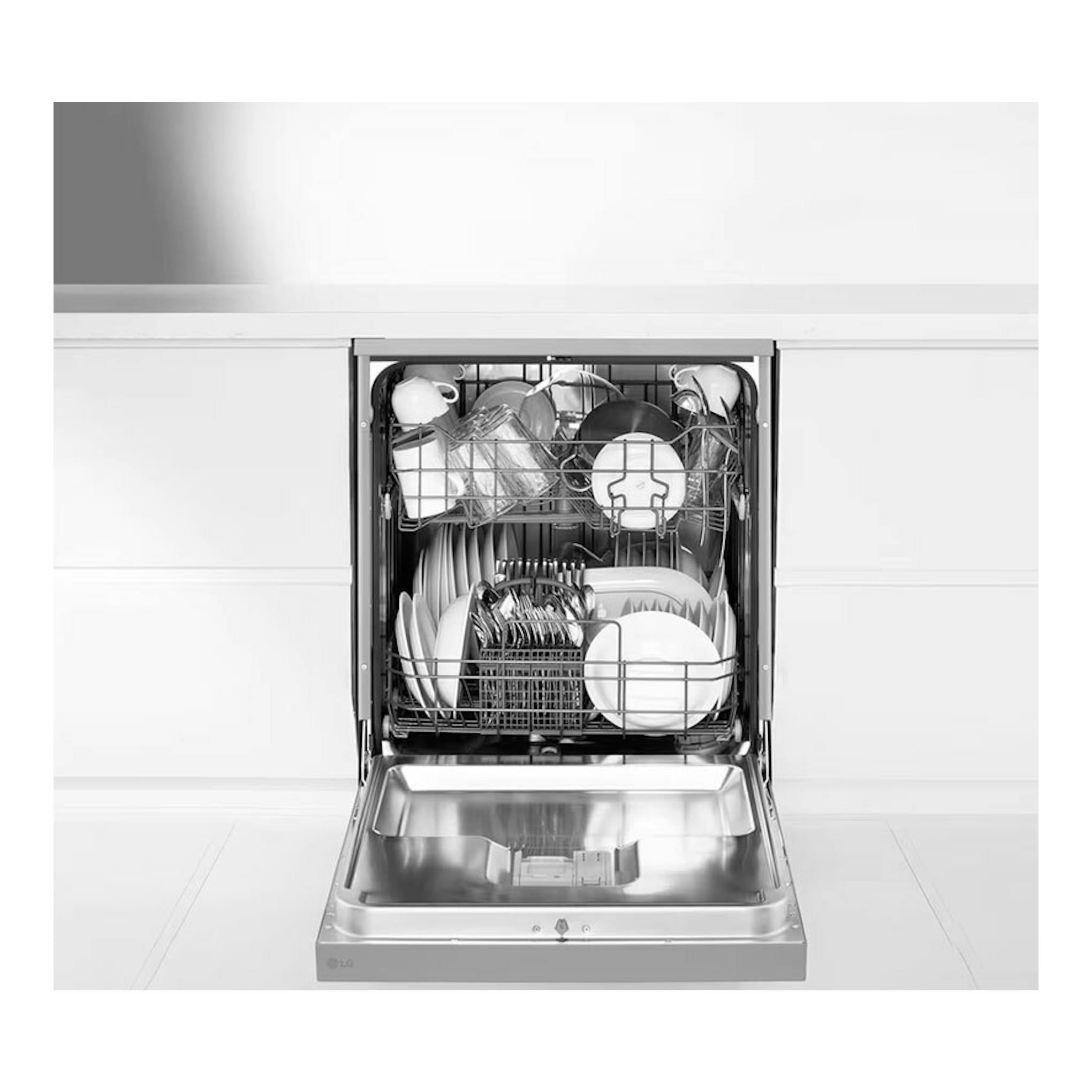 Lavavajillas LG DF030FL de 60 cm, vista frontal, abierto y cargado con platos y vasos, acabado inox.