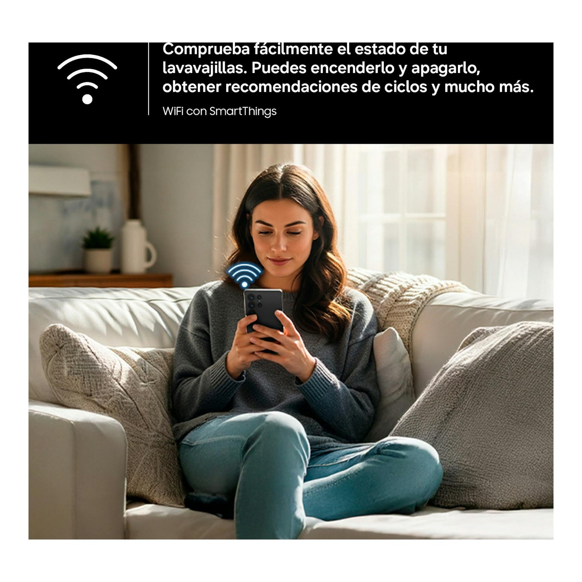Banner de Samsung SmartThings con mujer en un sofá usando un móvil y texto sobre Wi‑Fi para lavavajillas.