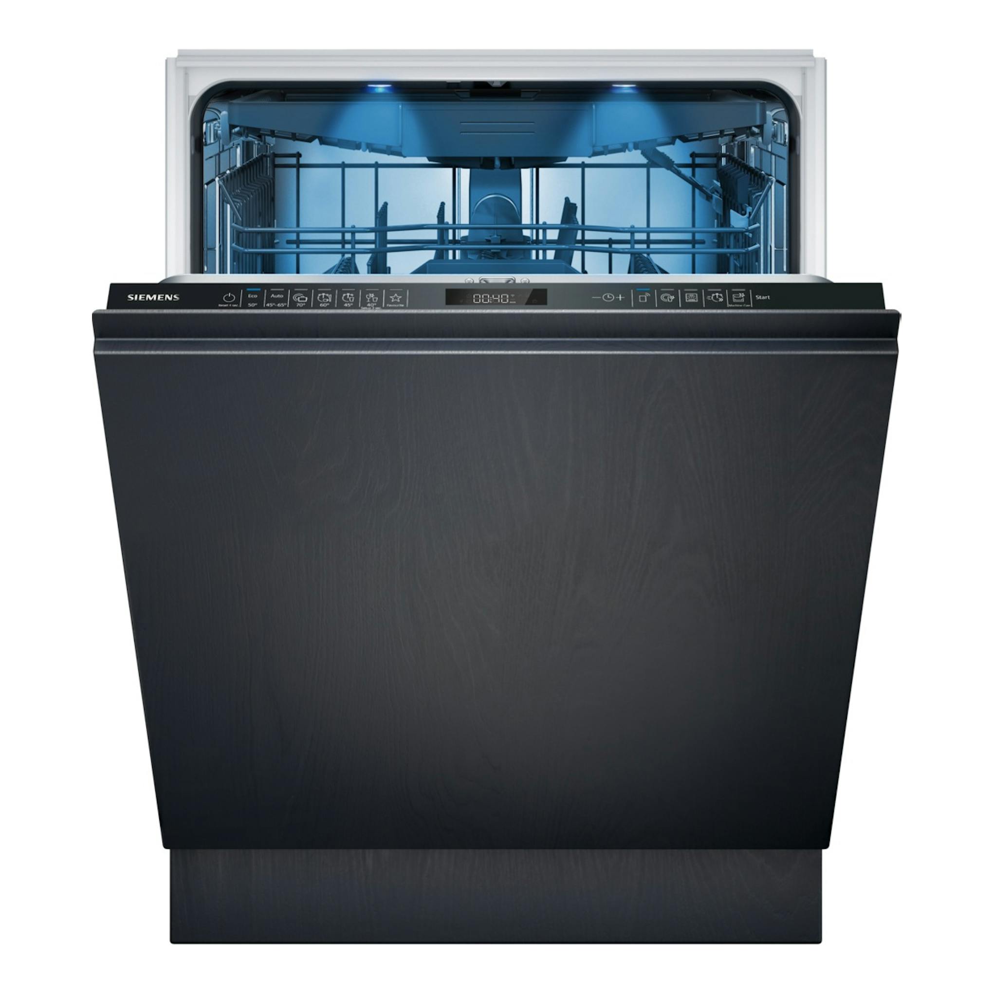 Lavavajillas integrado Siemens SX65ZX17CE, frontal negro abierto con cesta interior iluminada.