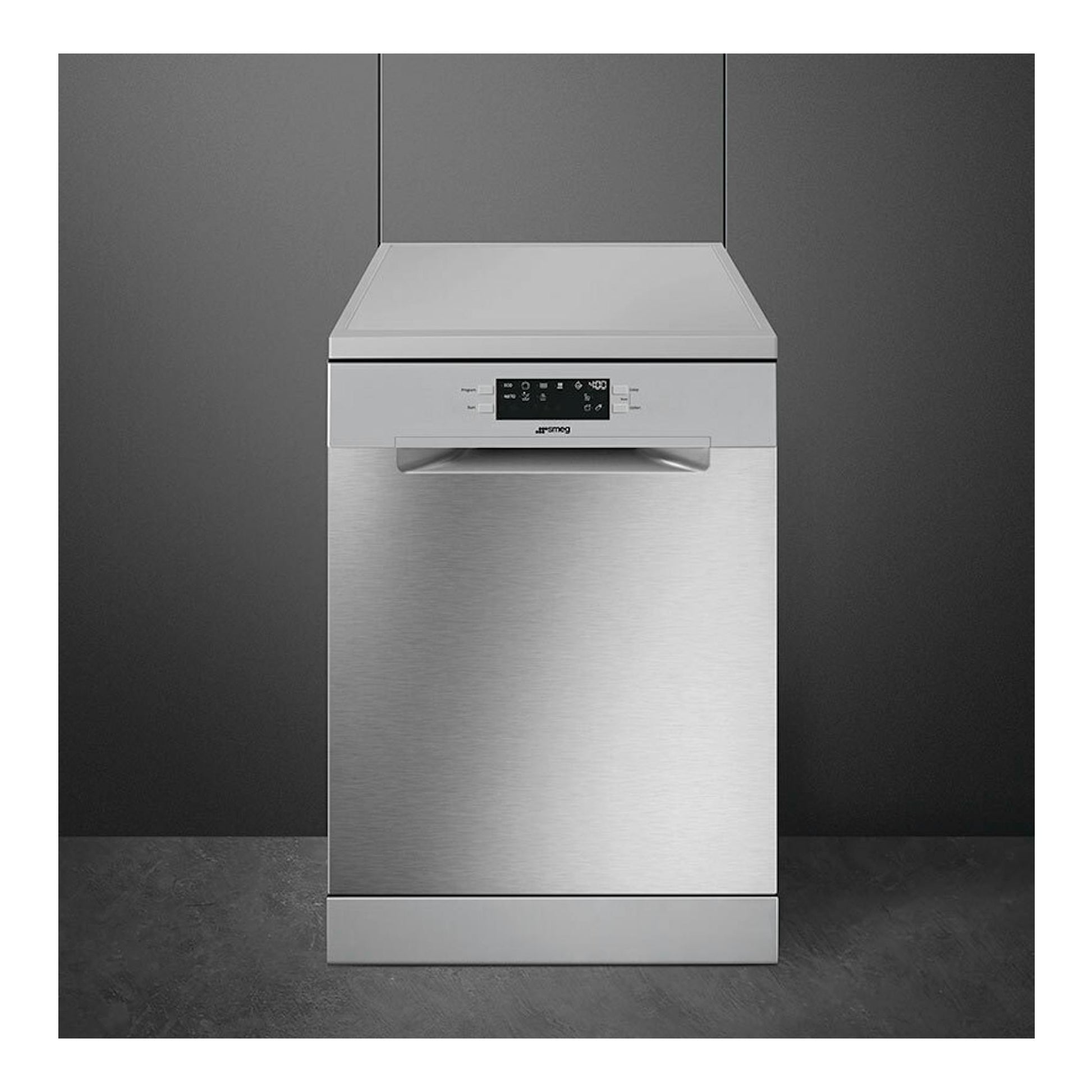 Lavavajillas Smeg LVS342CQSX de acero inoxidable, vista frontal, con panel de control superior.