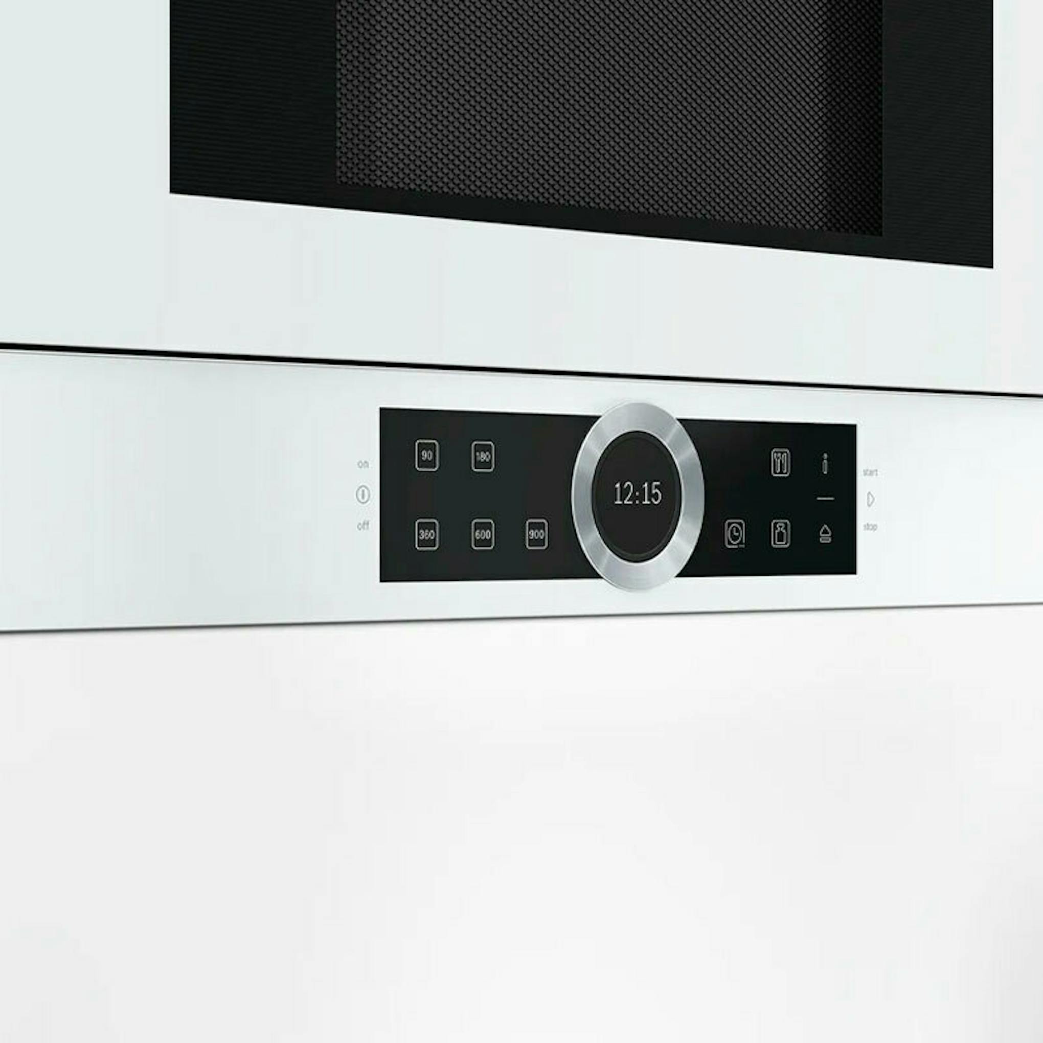 Detalle frontal del microondas Bosch BFL634GW1 blanco con panel de control
