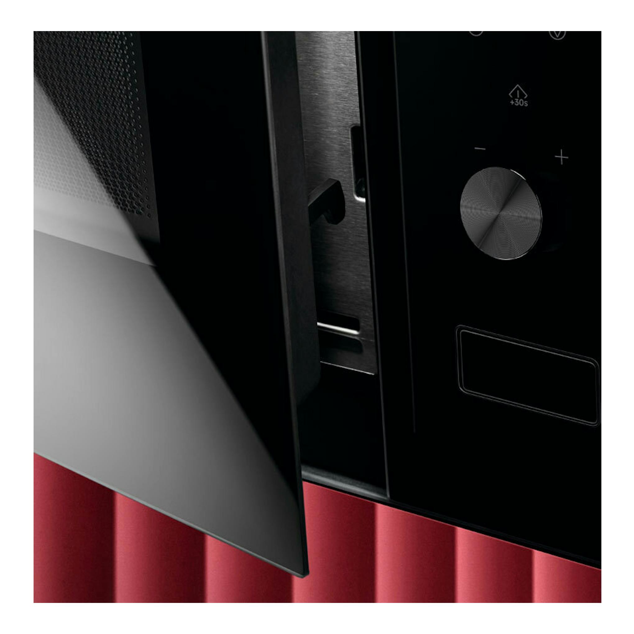 Microondas integrable AEG OS5MG20EB negro, vista frontal con la puerta abierta y panel táctil visible.