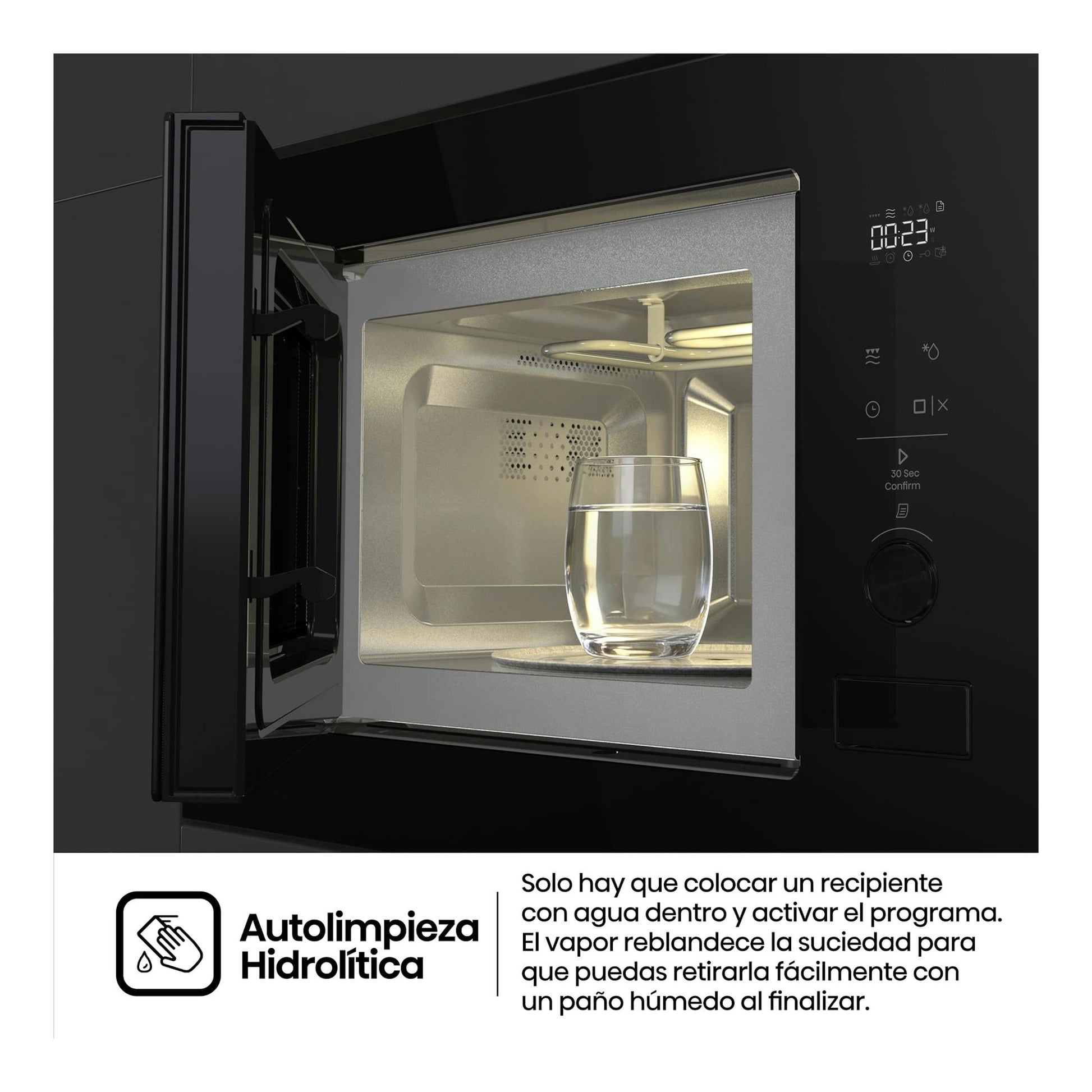 Microondas integrable Hisense BIM320G52BG, vista frontal, negro, con puerta abierta y vaso de agua dentro.