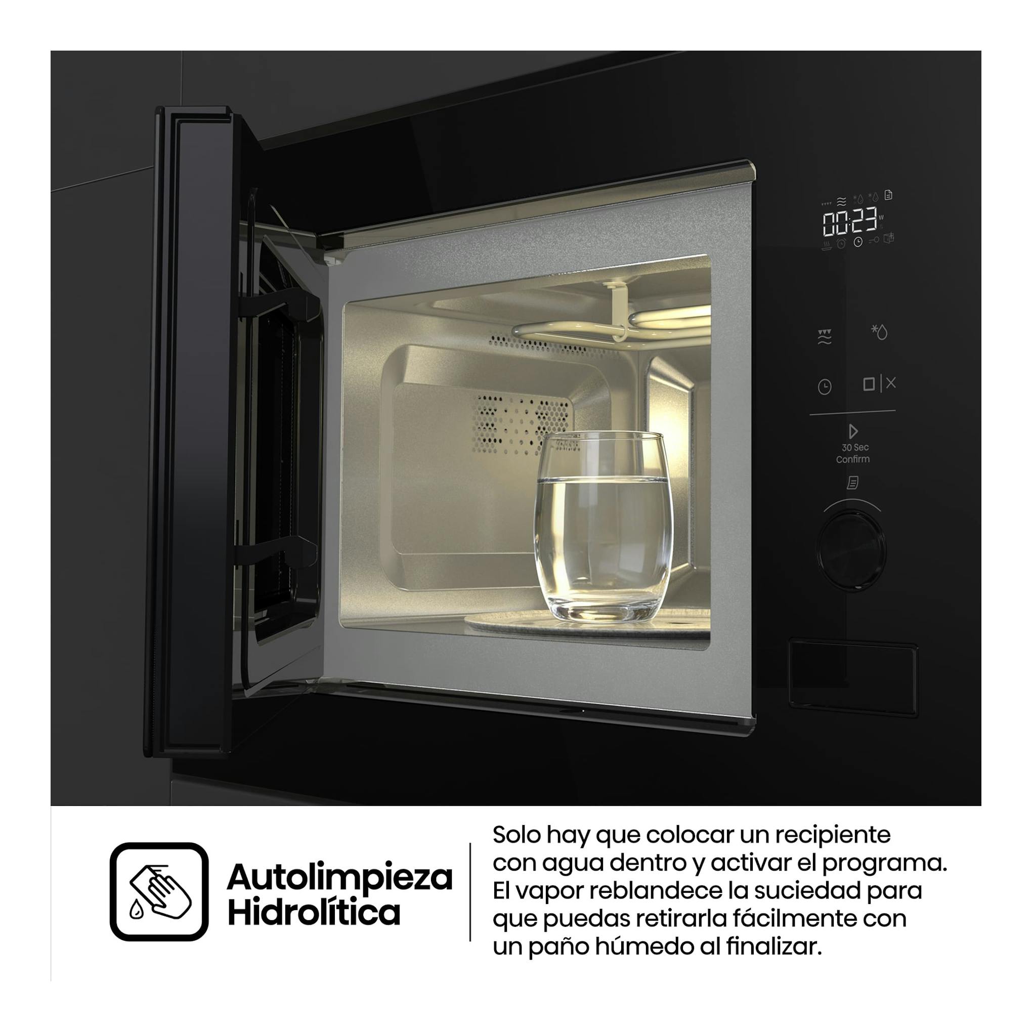 Microondas integrable Hisense BIM320G52BG, vista frontal, negro, con puerta abierta y vaso de agua dentro.