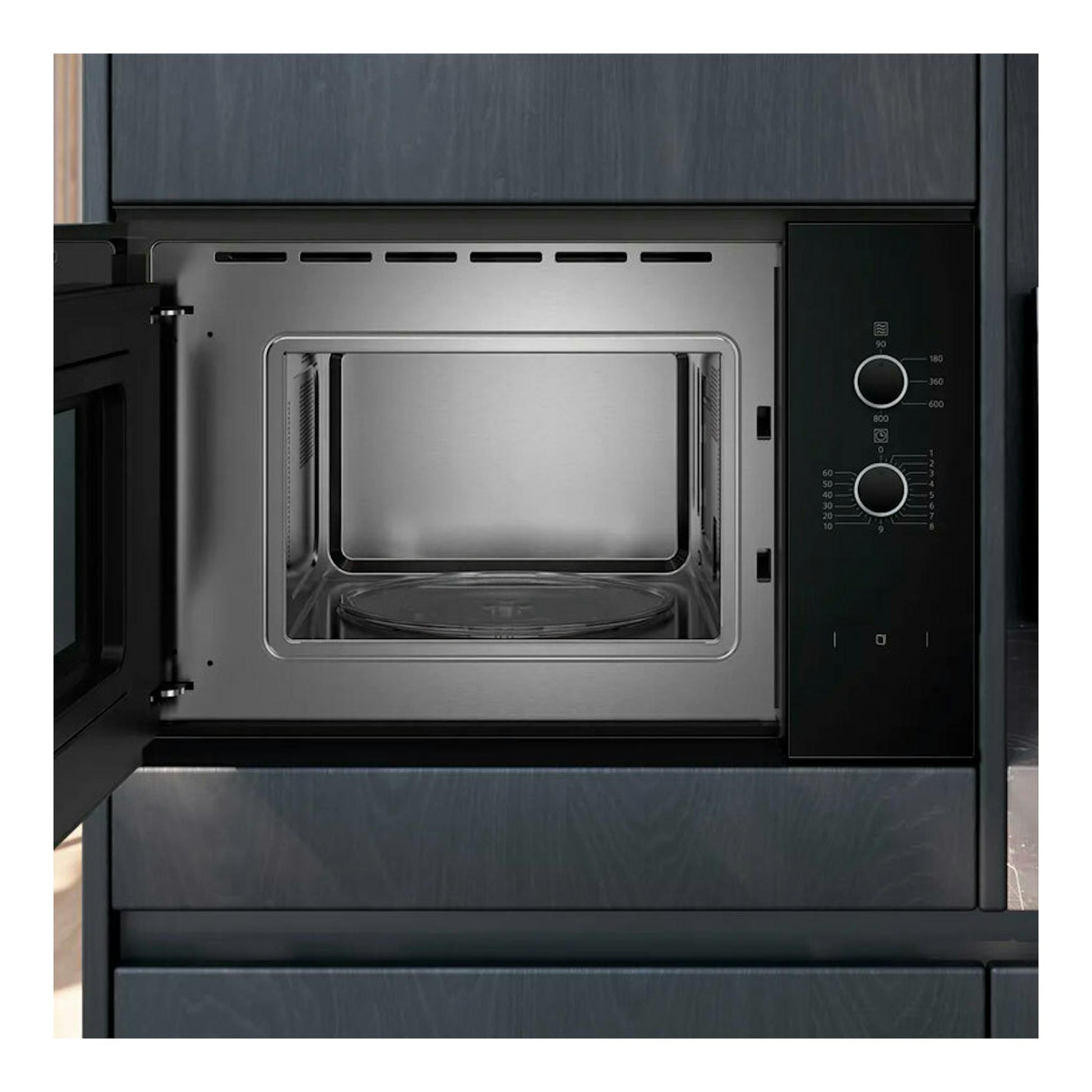 Vista frontal de microondas integrable Siemens BF520LMA1 en cristal negro, con puerta abierta y panel lateral de mandos.