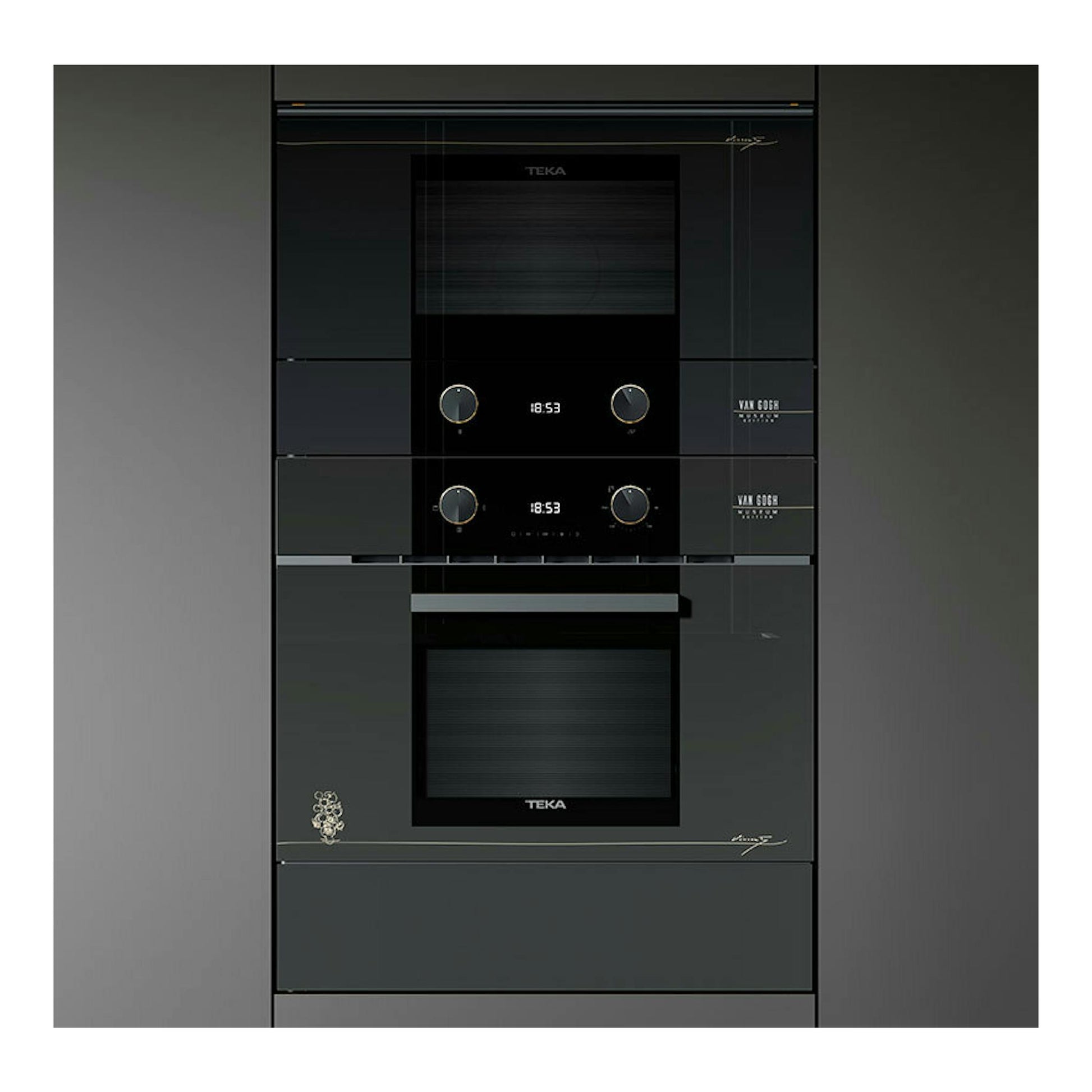 Microondas integrable Teka ML82VGOGH BIS L, vista frontal, cristal gris y panel negro con mandos.