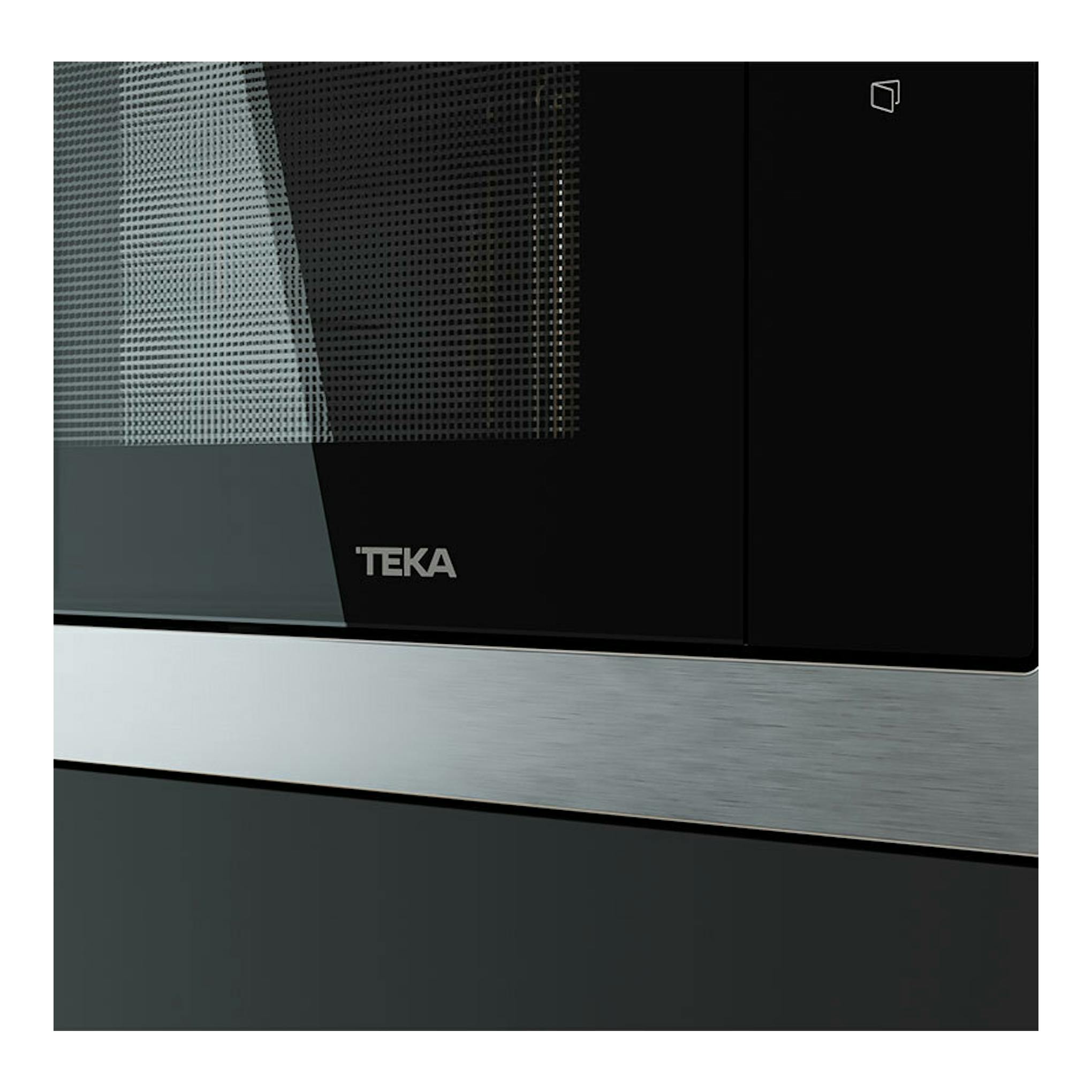 Microondas integrable Teka MS6200BIS Inox, vista frontal parcial en negro con franja inferior inox.