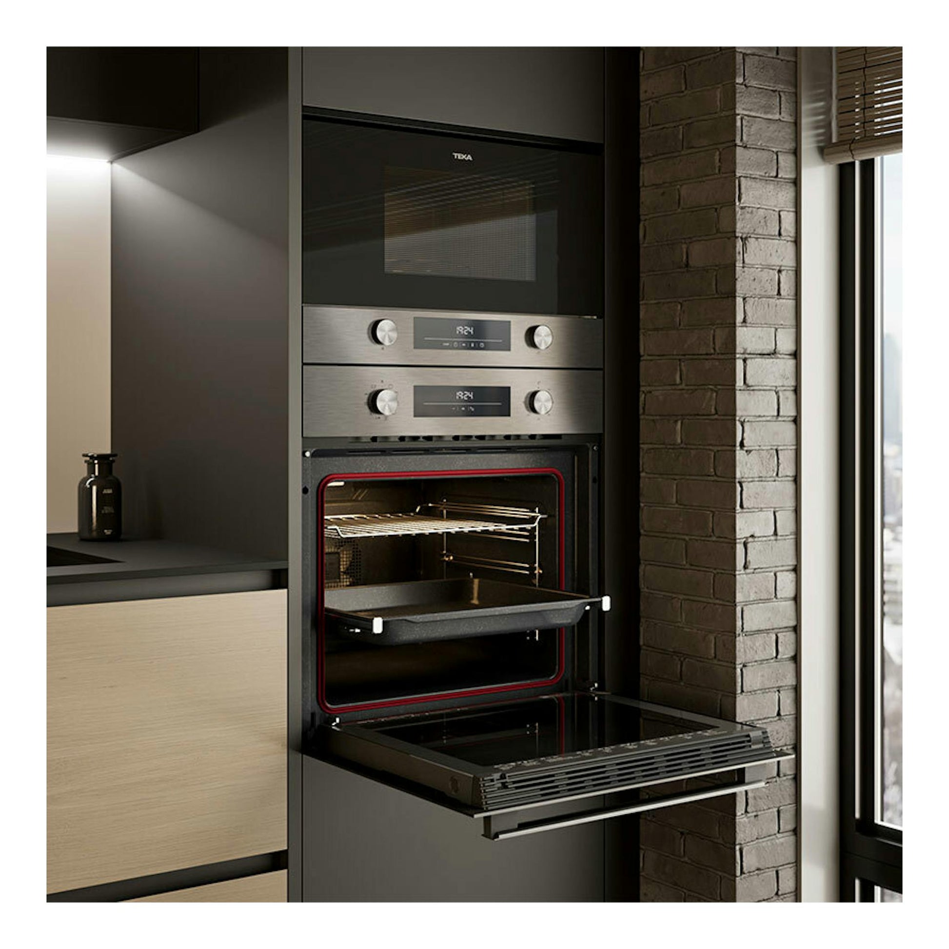 Microondas integrable Teka MS6220BIS R Inox, vista frontal en acero inoxidable con puerta abierta.
