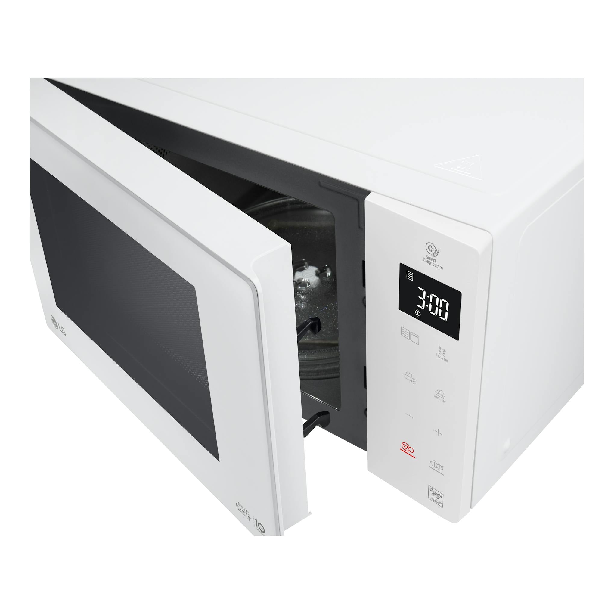Microondas LG MH6336GIH blanco, vista en ángulo con la puerta abierta y panel digital.