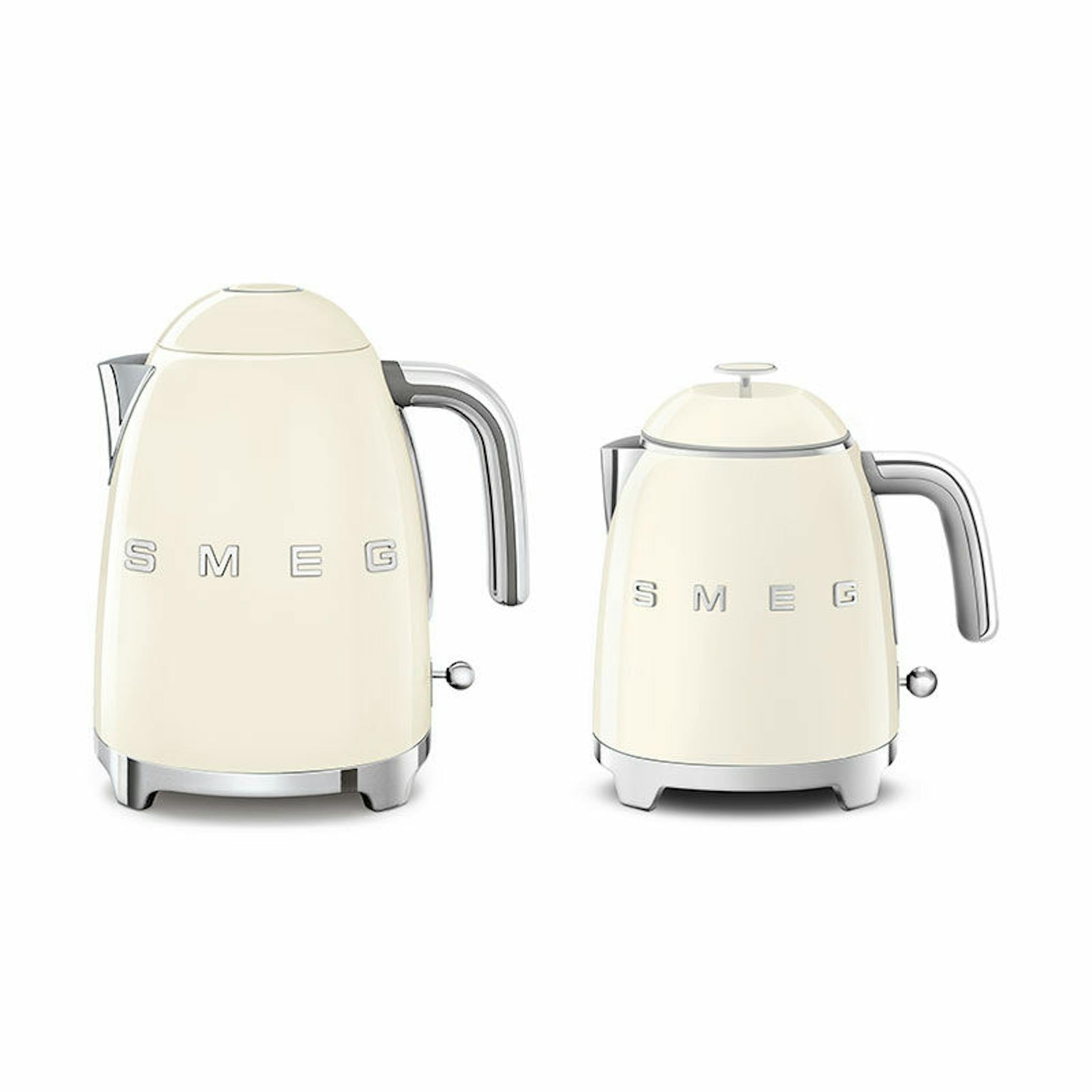 Mini hervidor Smeg KLF05CREU color crema, vista frontal y lateral