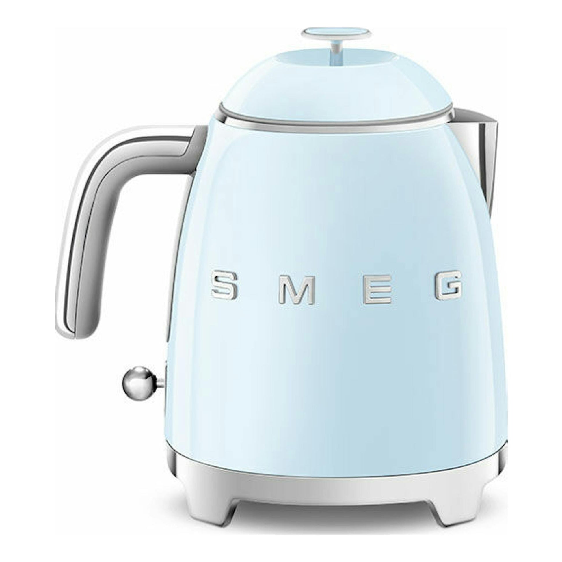 Hervidor mini Smeg KLF05PBEU azul claro, vista frontal sobre fondo blanco.