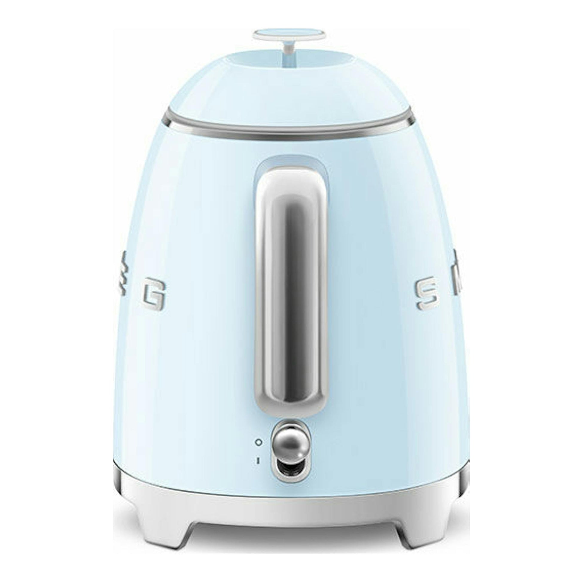 Mini hervidor Smeg KLF05PBEU azul claro, vista frontal, con detalles plateados.