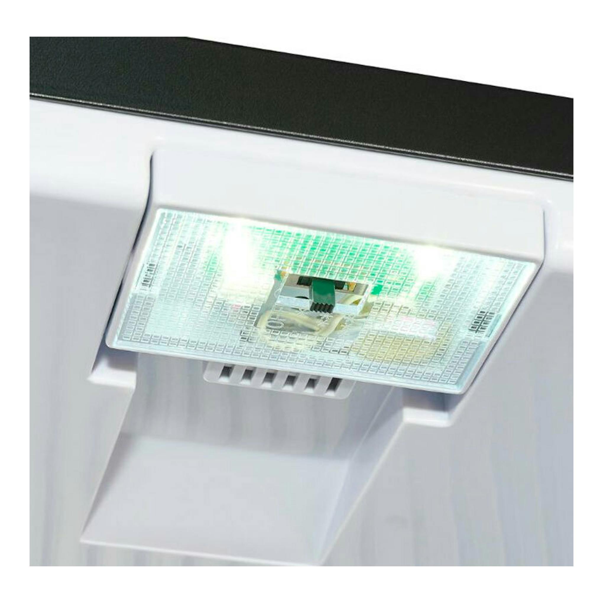 Vista interior de minibar Exquisit FA40-271G negro, con luz LED y rejilla de ventilación.