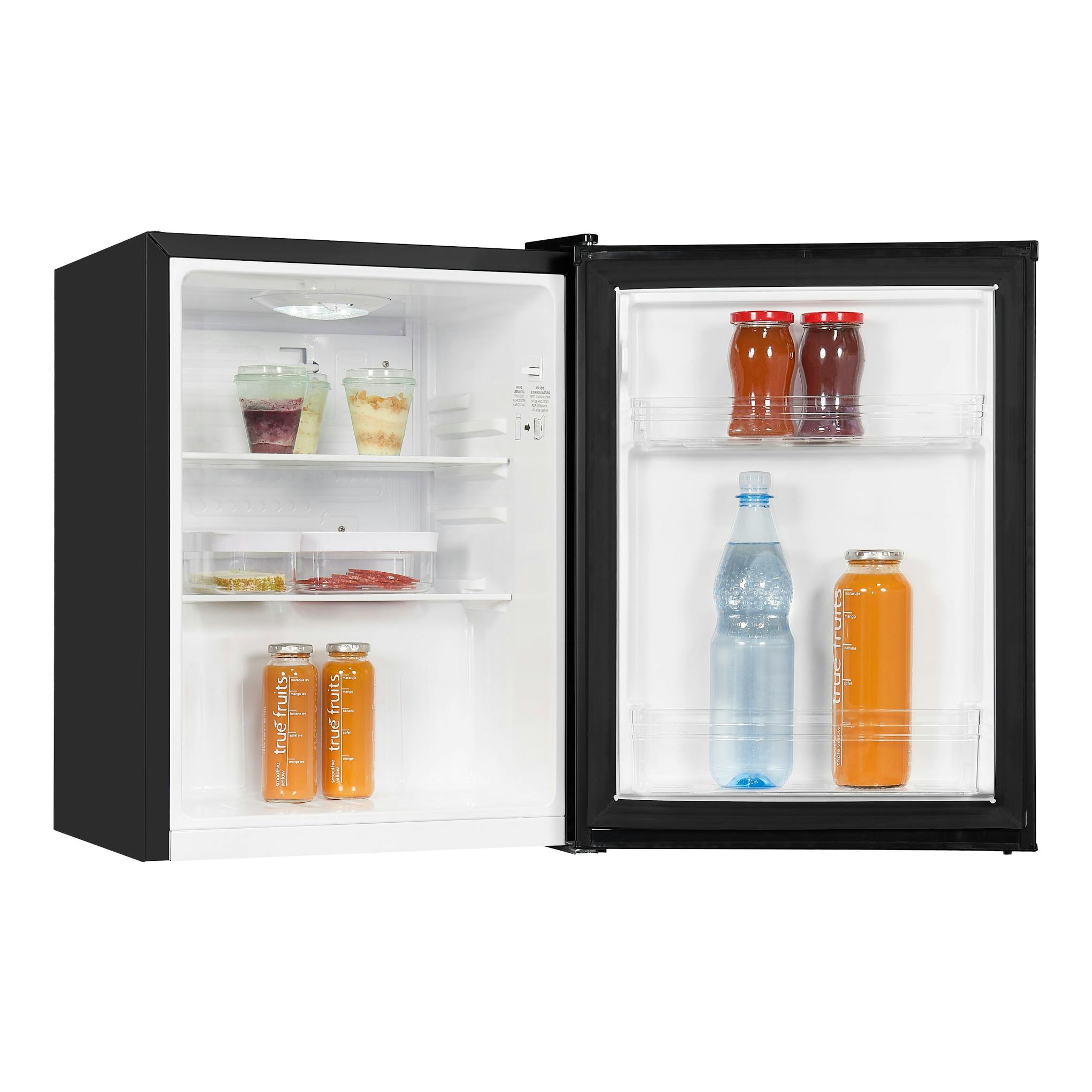 Minibar Exquisit KB60-V-090E negra, vista frontal con puertas abiertas e interior blanco con bebidas.