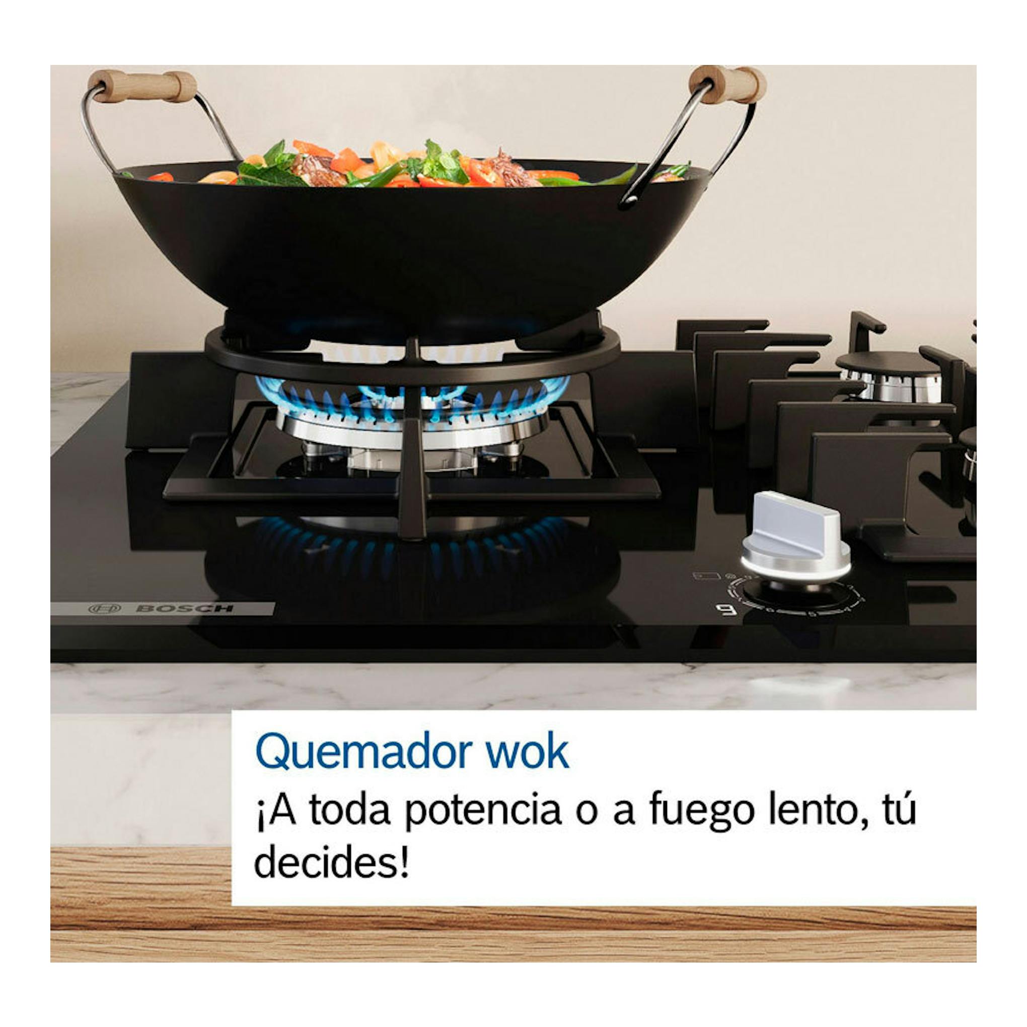 Placa Bosch PGC6B5K90 negra con quemador wok y llama azul, vista frontal.