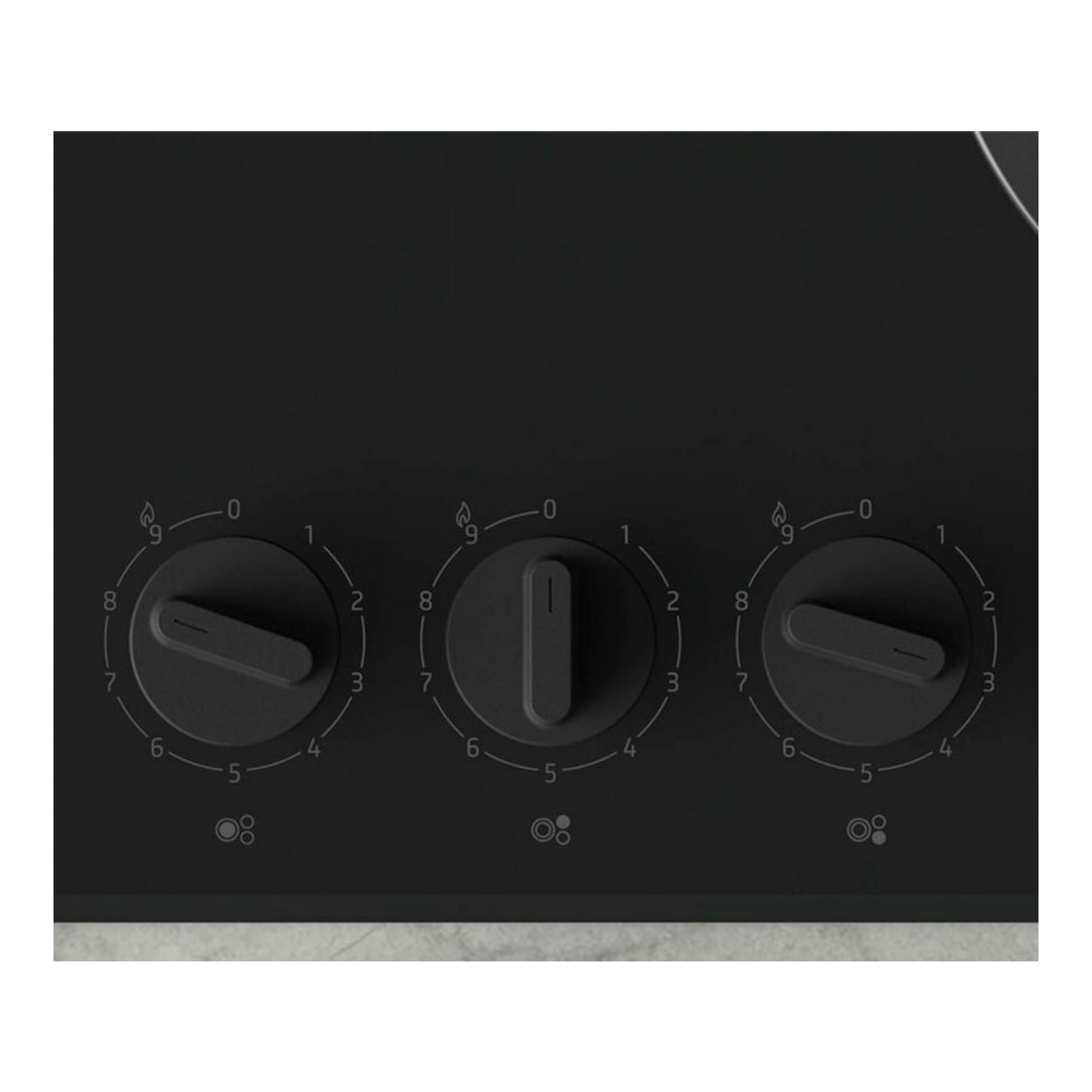 Placa de gas Balay 3ETG663RN negra, vista frontal con tres mandos y superficie de cristal.