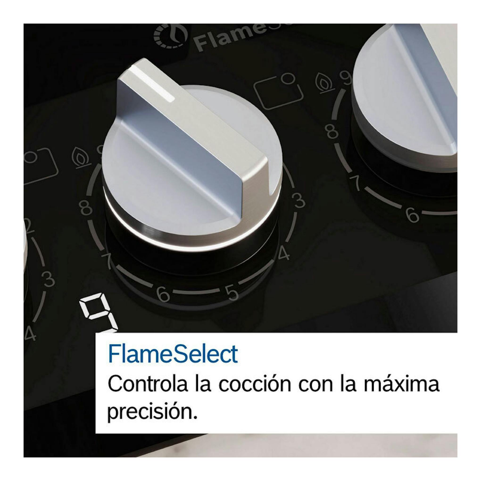 Vista en primer plano de placa de gas Bosch PPQ7A6I40 negra con mandos plateados y escala FlameSelect.