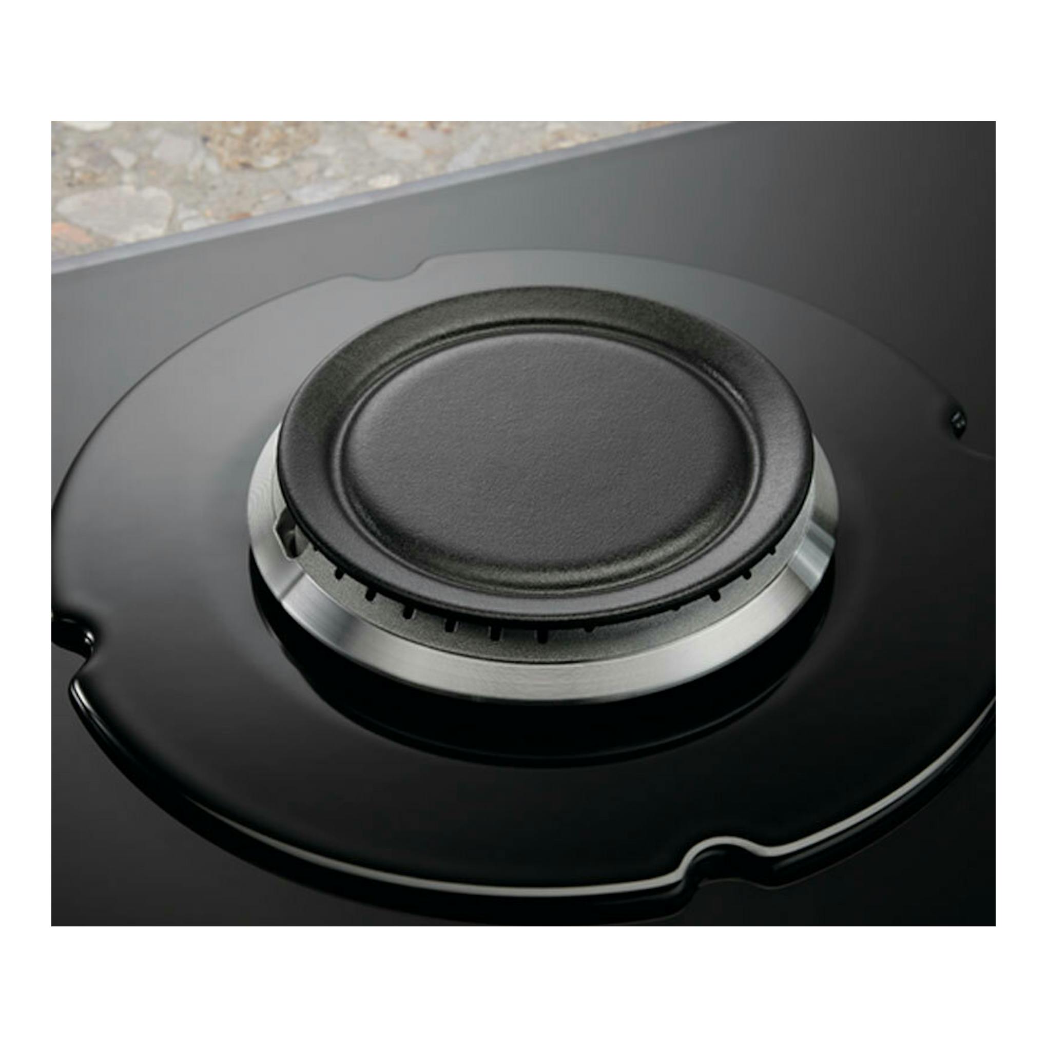 Electrolux EGG64272K: placa de gas de cristal negro con quemador, vista cenital parcial.