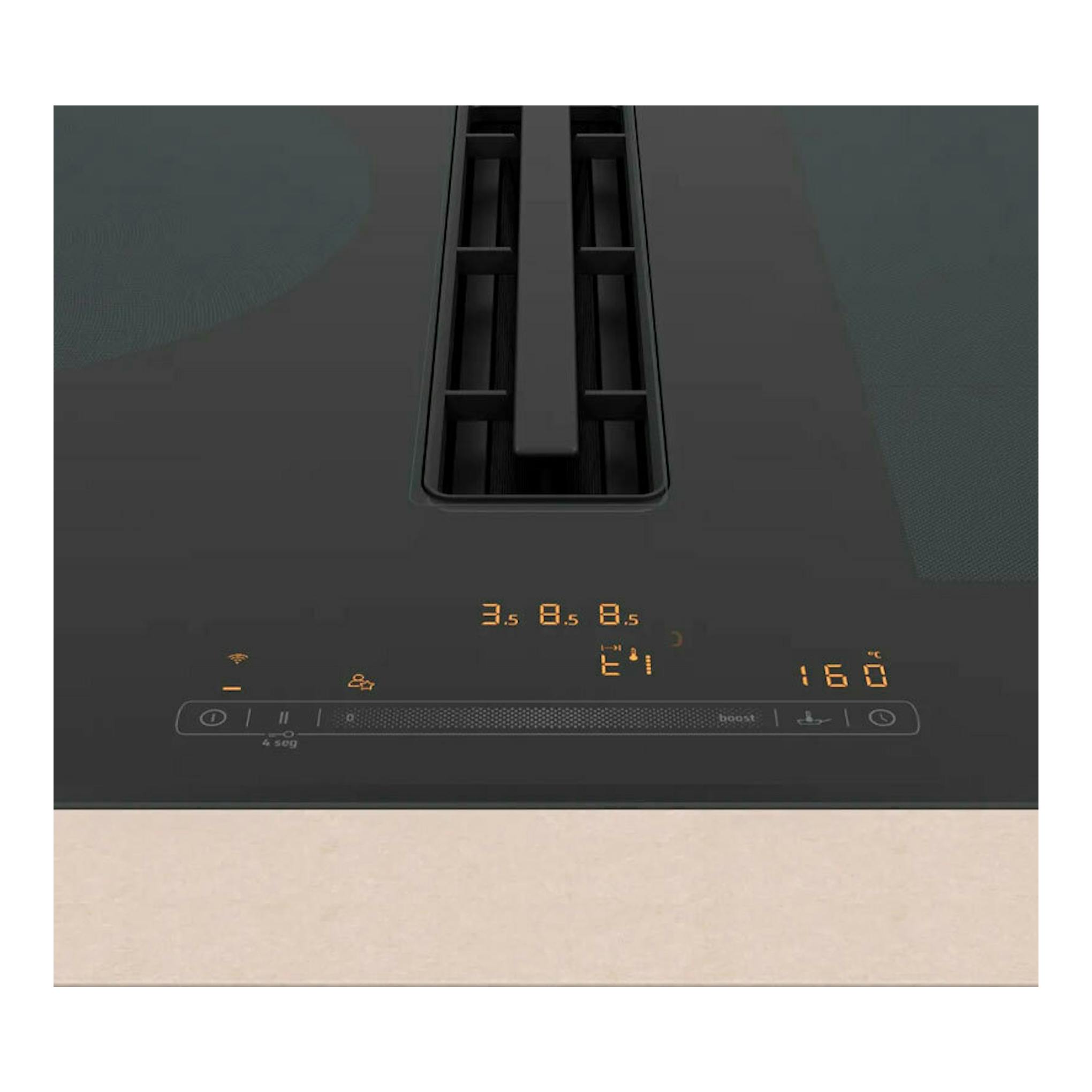 Placa de inducción Balay 3EBC989LH negra con extractor integrado central, vista frontal superior.