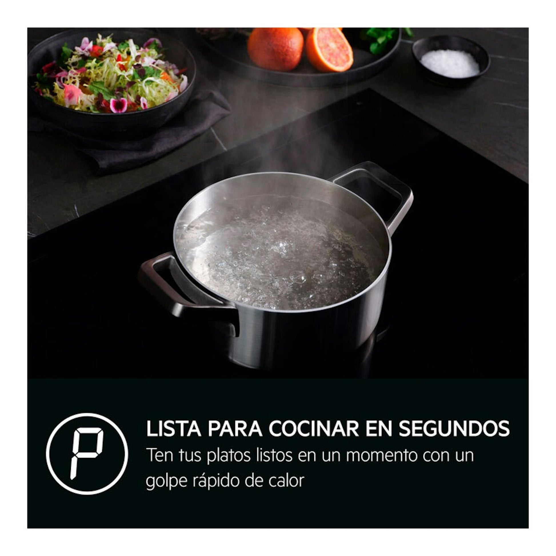AEG TO63IQ00IT: placa de inducción negra con una olla hirviendo, vista en ángulo, en imagen promocional.
