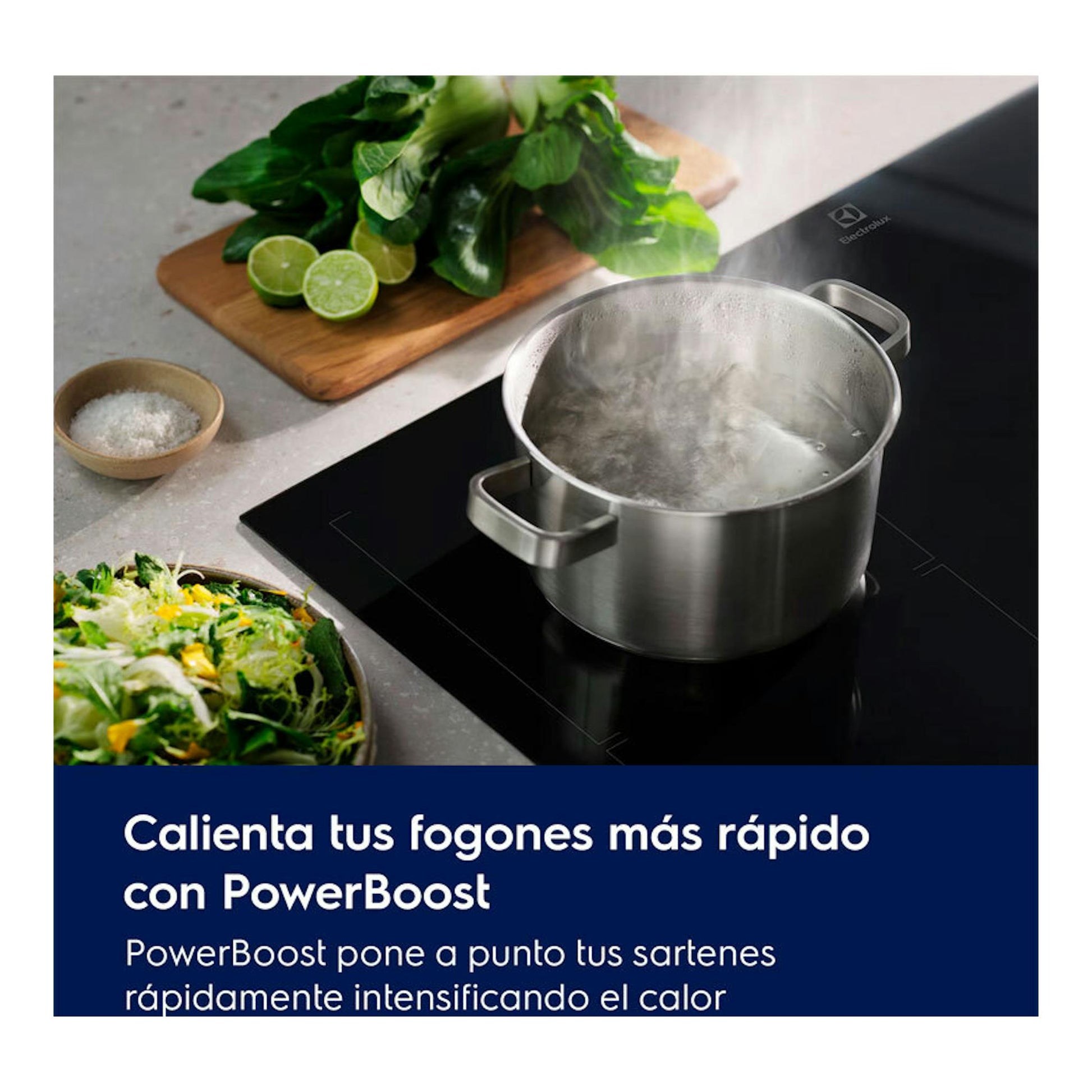 Placa de inducción Electrolux EIT61336 negra, vista en ángulo, con una olla hirviendo encima.