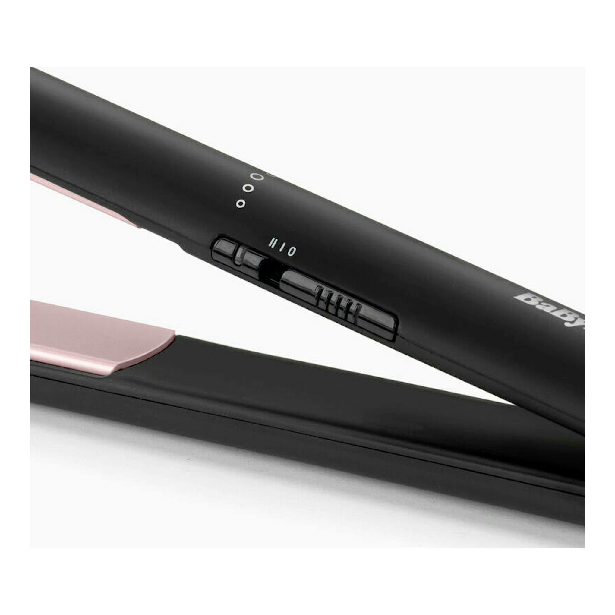 Plancha de pelo Babyliss ST241E negra y rosa, vista en primer plano con control deslizante.