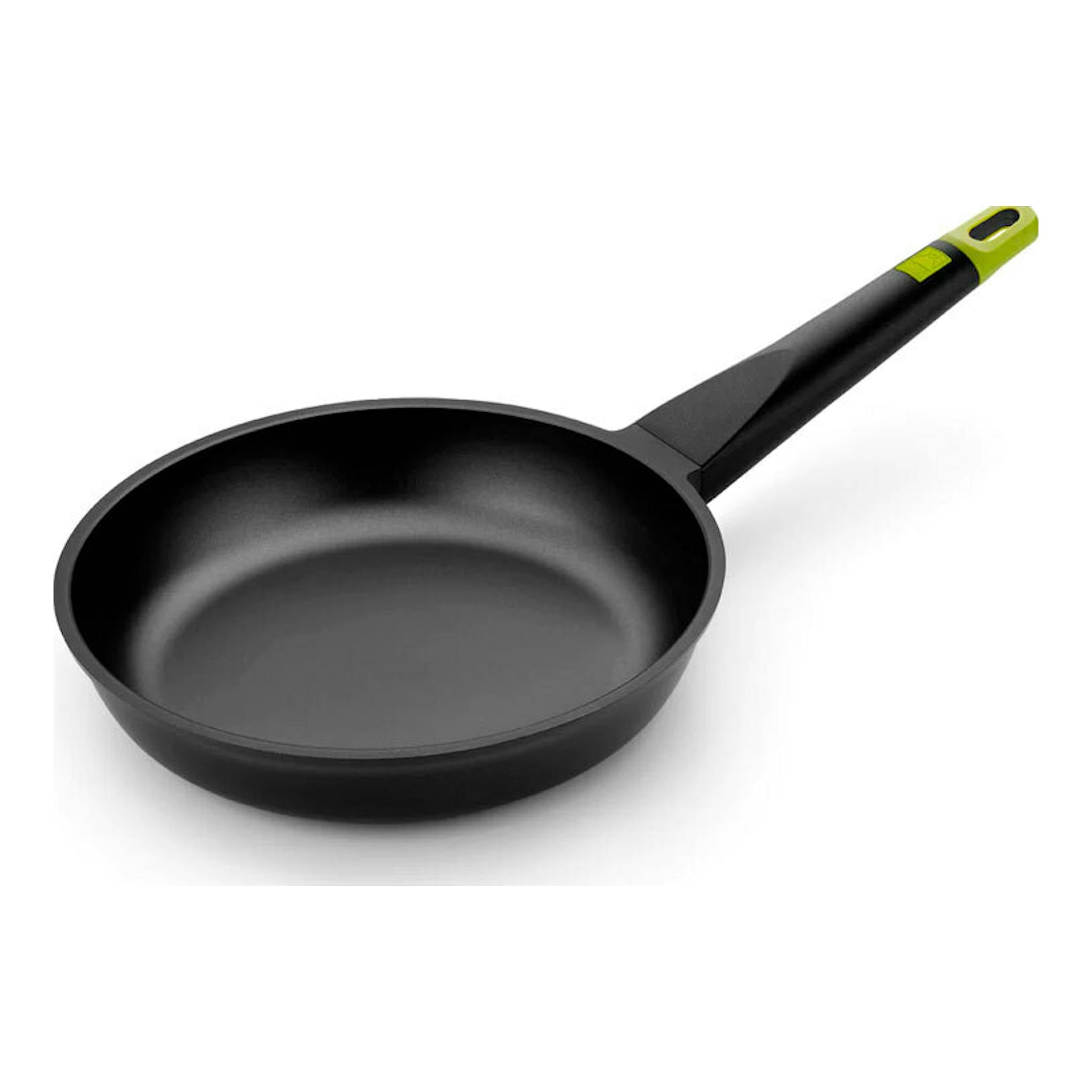 Sartén Bra Foodie 22 negra, vista en ángulo, con mango negro y detalles verde lima sobre fondo blanco.