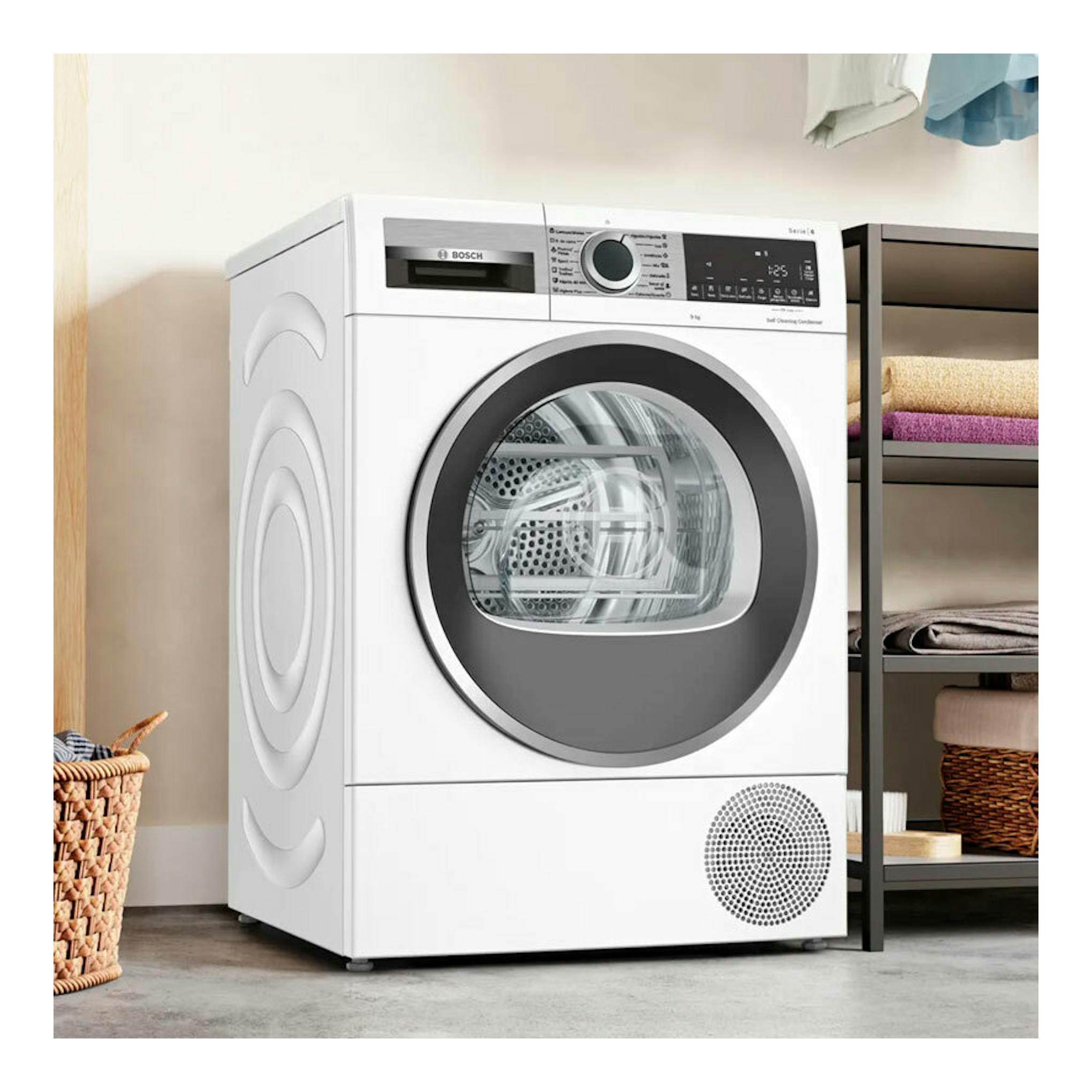 Secadora Bosch WQG245D1ES blanca, vista frontal ligeramente en ángulo, con puerta circular y panel superior digital.