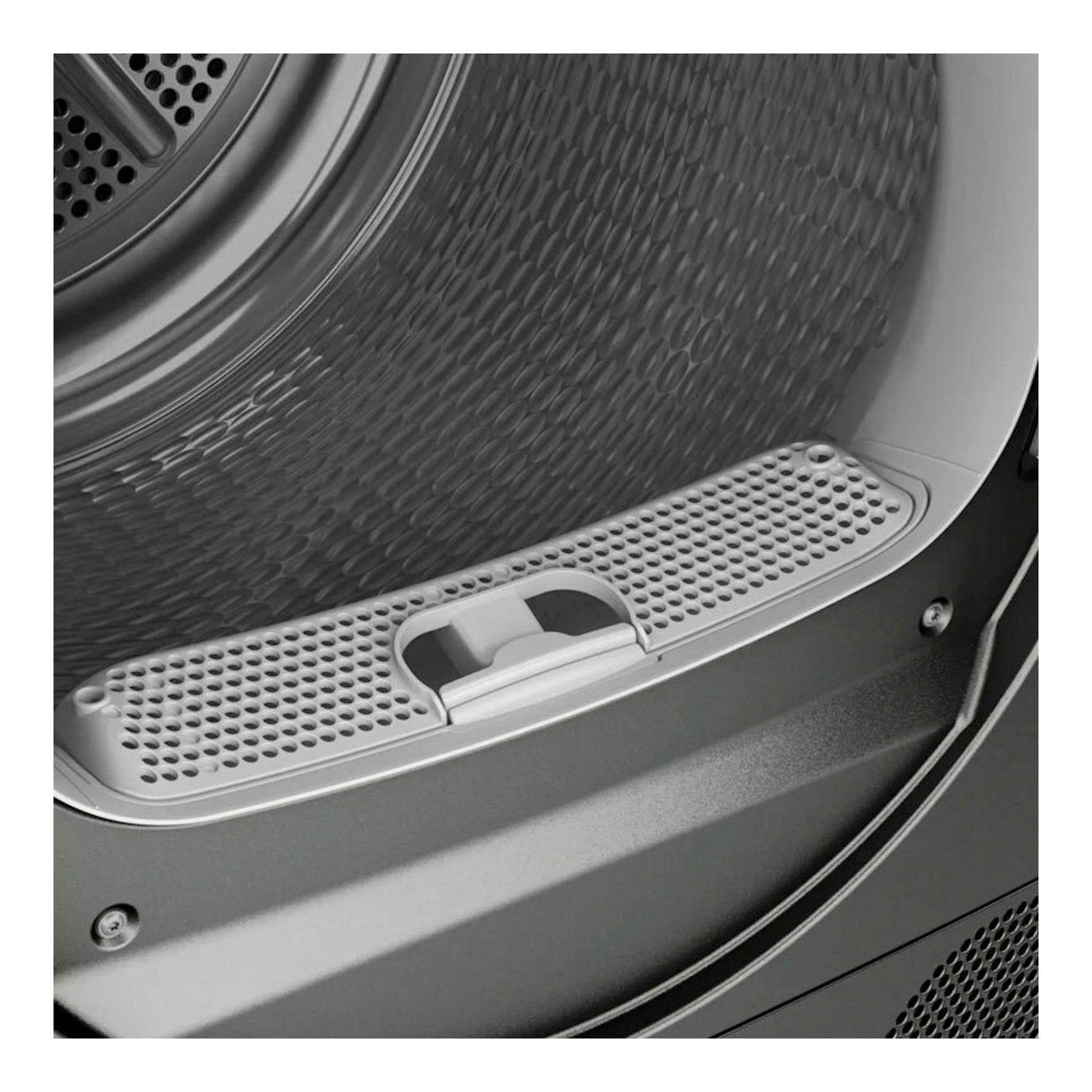 Primer plano del interior de una secadora Bosch WQG245DRES, tambor metálico gris y filtro frontal perforado.