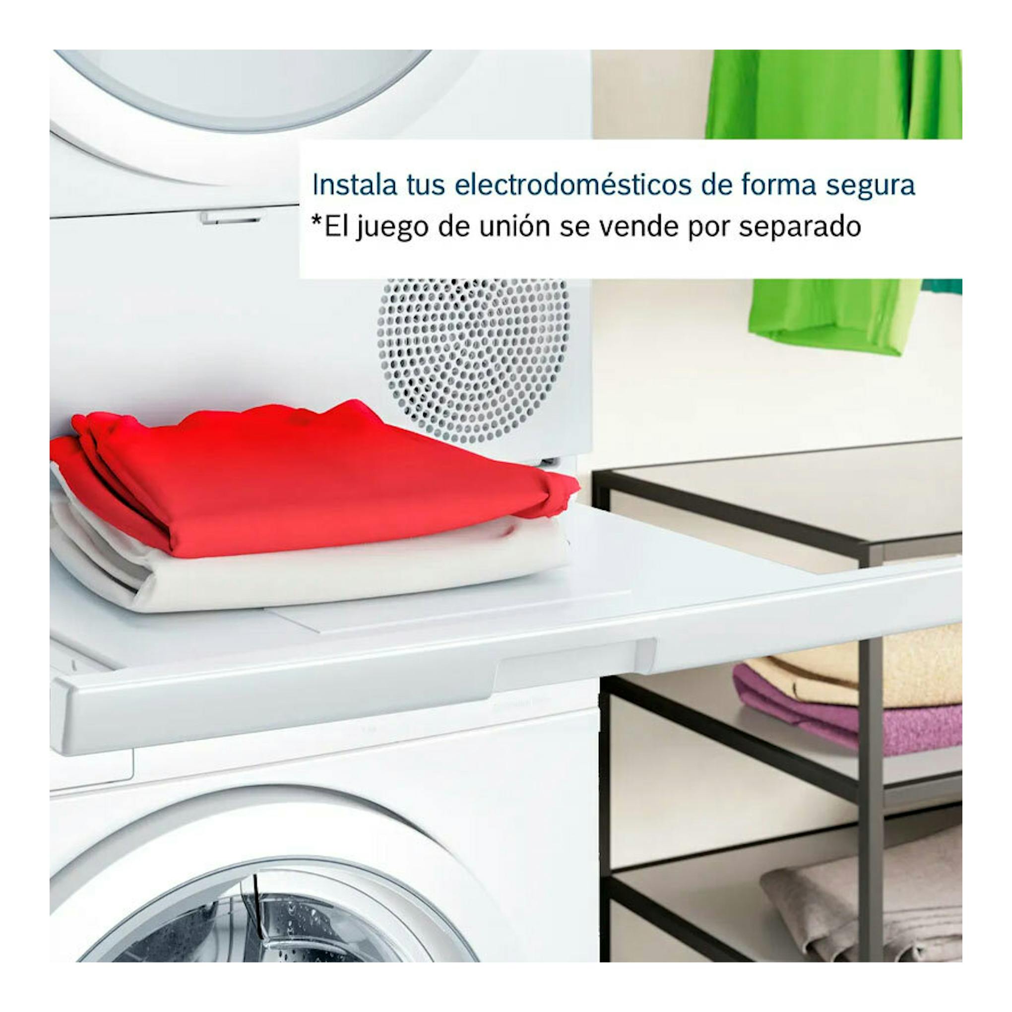 Secadora Bosch WTR83200ES blanca, vista frontal parcial, con ropa doblada y mensaje sobre instalación segura.