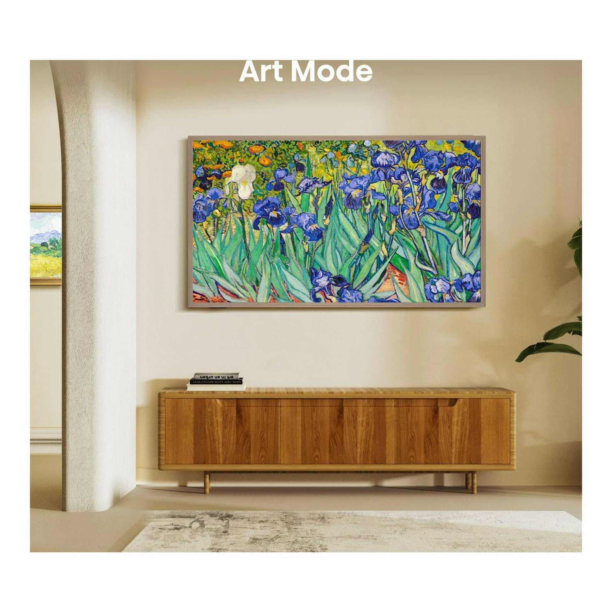 Televisor Hisense 55S7NQ, vista frontal, montado en pared, mostrando una pintura floral en Art Mode.