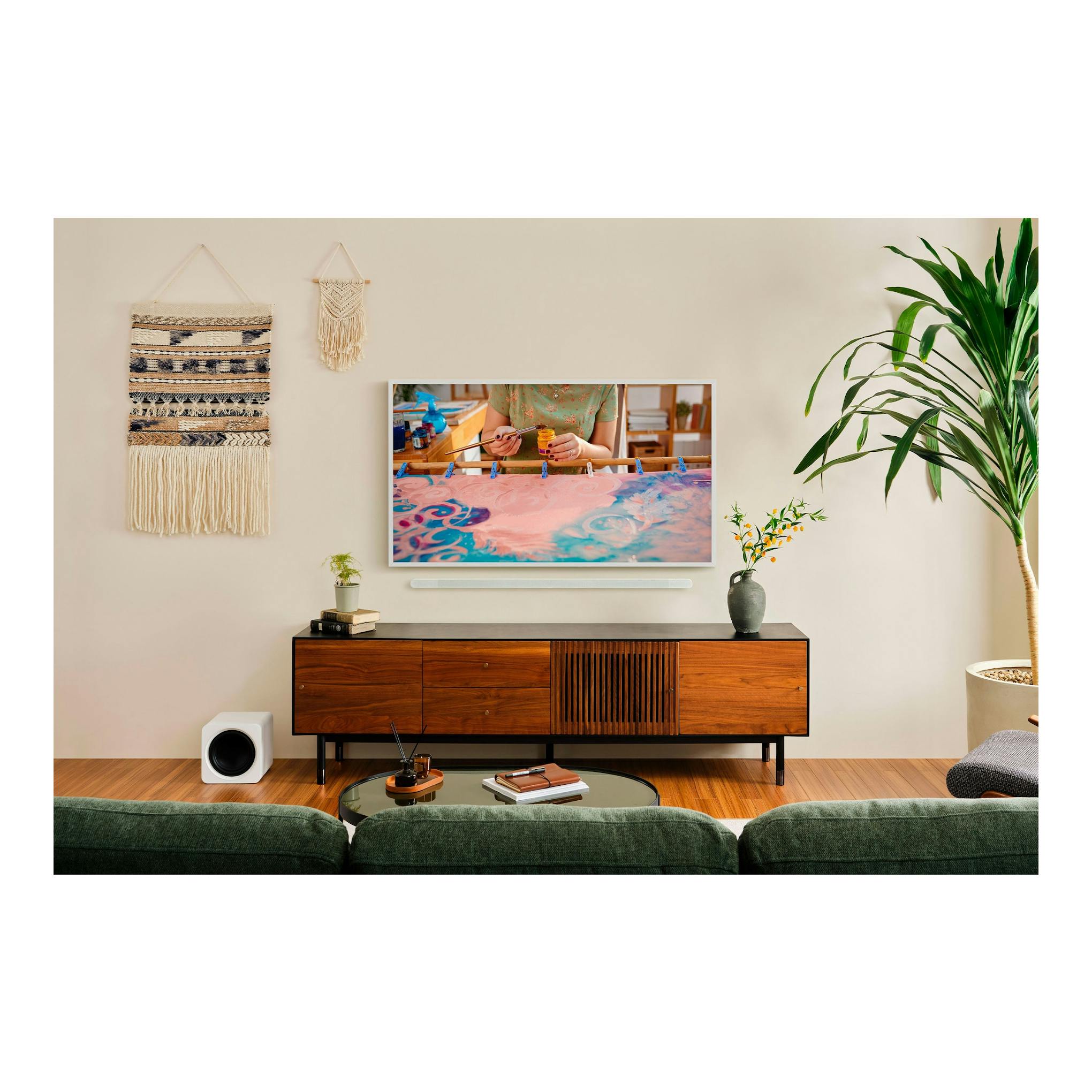 Samsung The Frame TQ55LS03FAUXXC, televisor QLED 4K blanco, vista frontal en salón.