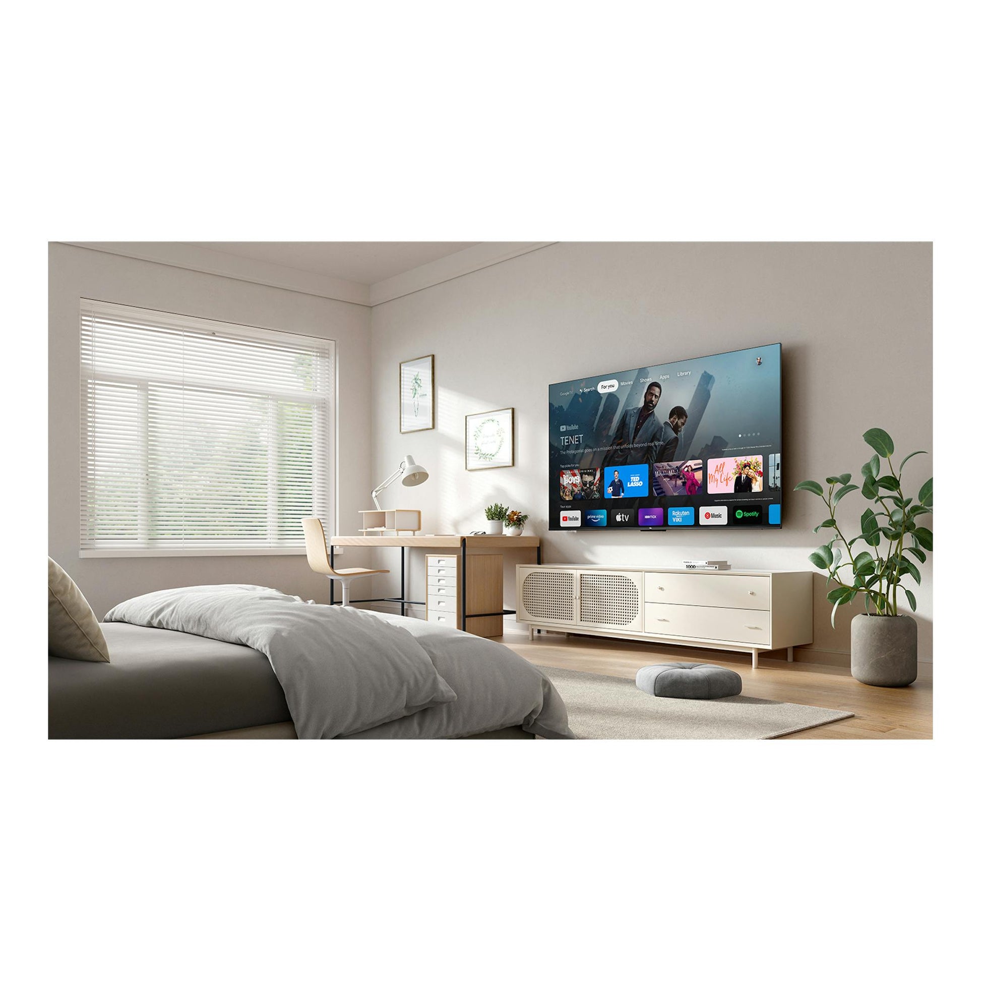 TV TCL 75P6K 4K montada en la pared en un dormitorio, vista frontal, con interfaz Google TV.