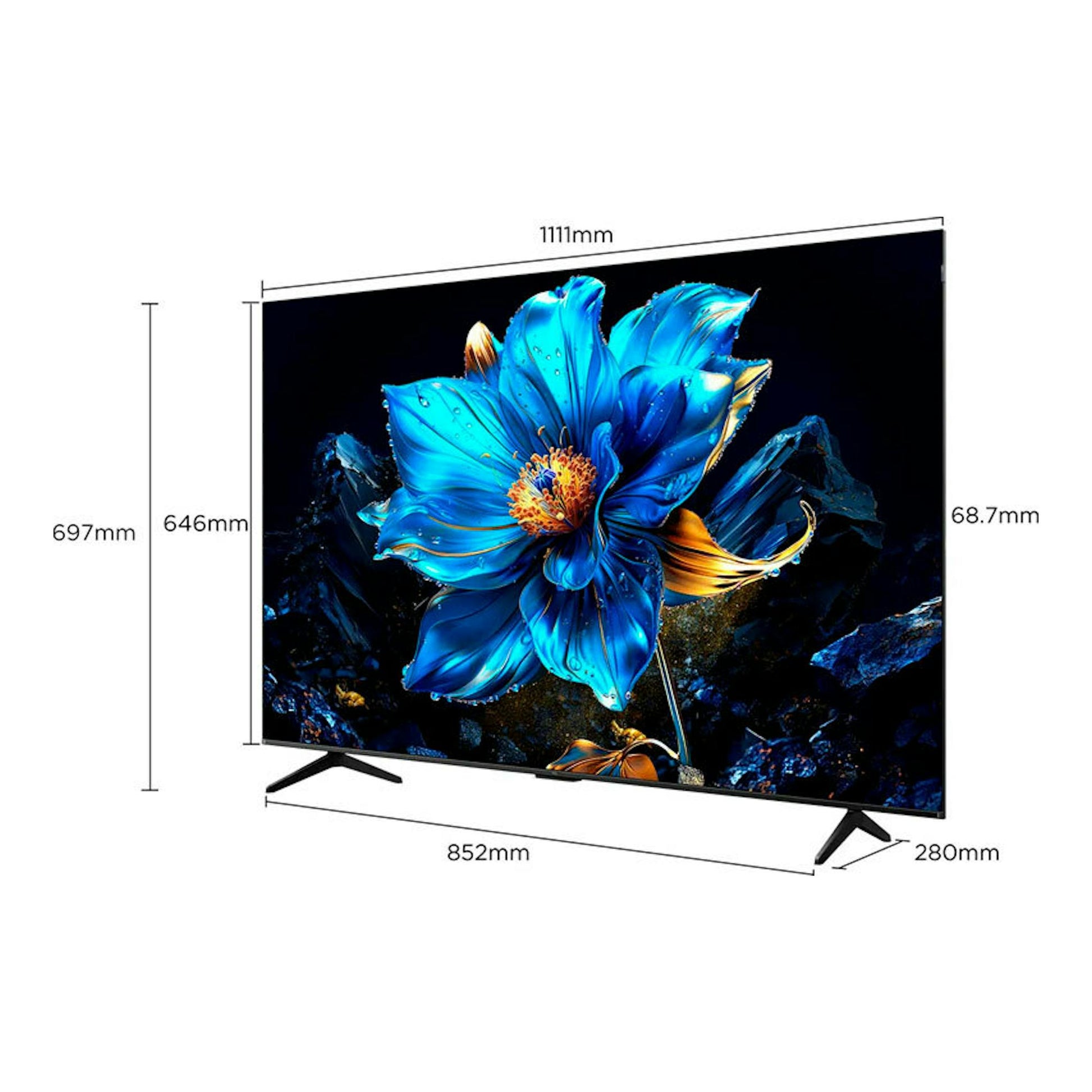 TV TCL 50P7K QLED 4K de 50 pulgadas, vista frontal en ángulo, con base negra y flor azul en pantalla.