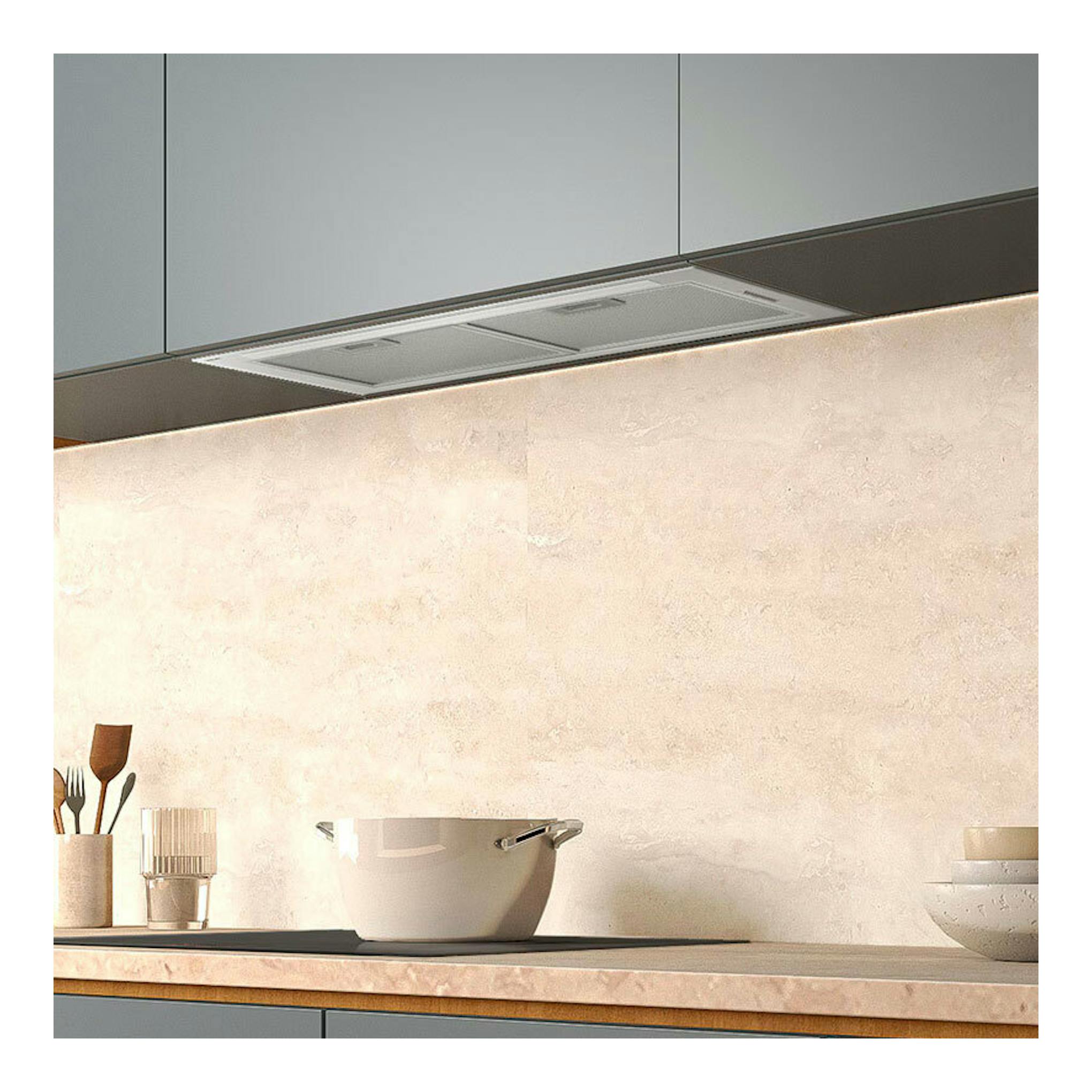 Grupo filtrante Samsung NK72FG454CS/UR de 72 cm, empotrado bajo mueble, vista frontal en cocina gris.
