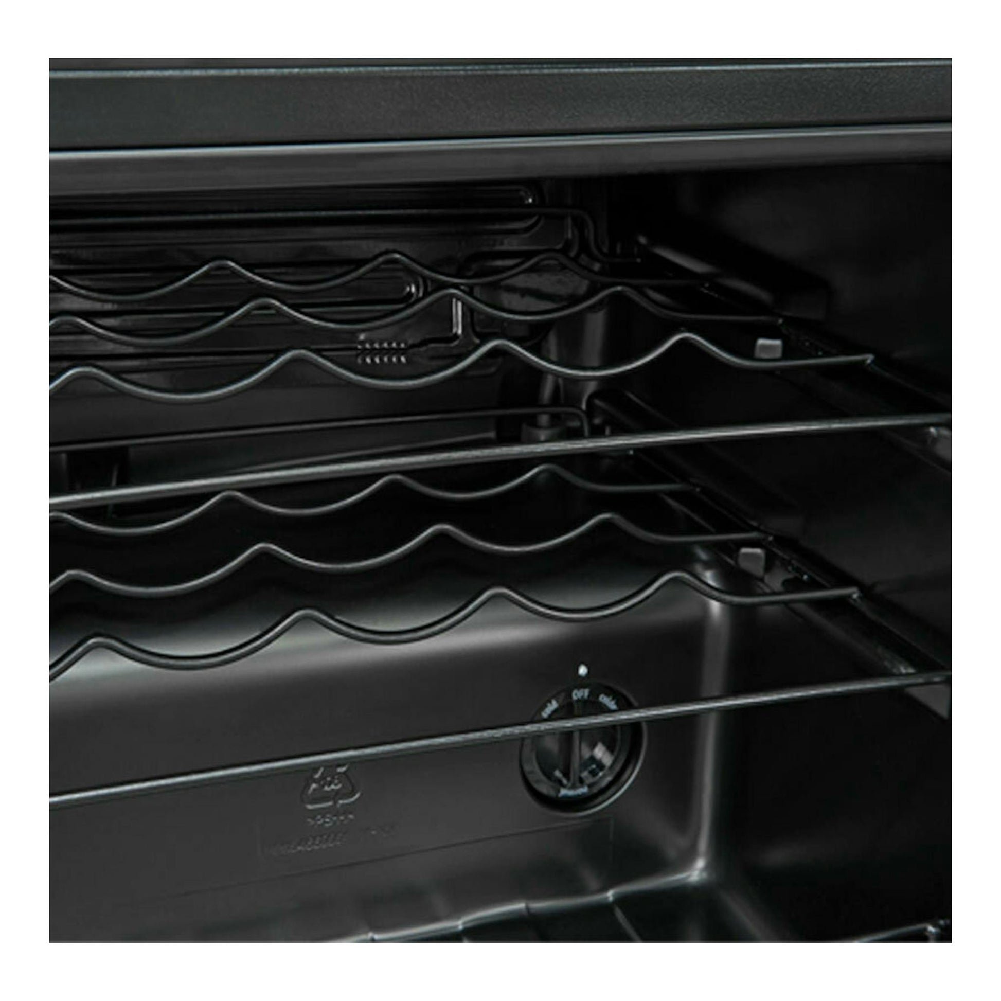 Vinoteca Exquisit WS1-12-GT-030G negra, vista interior con estantes metálicos y selector de temperatura.