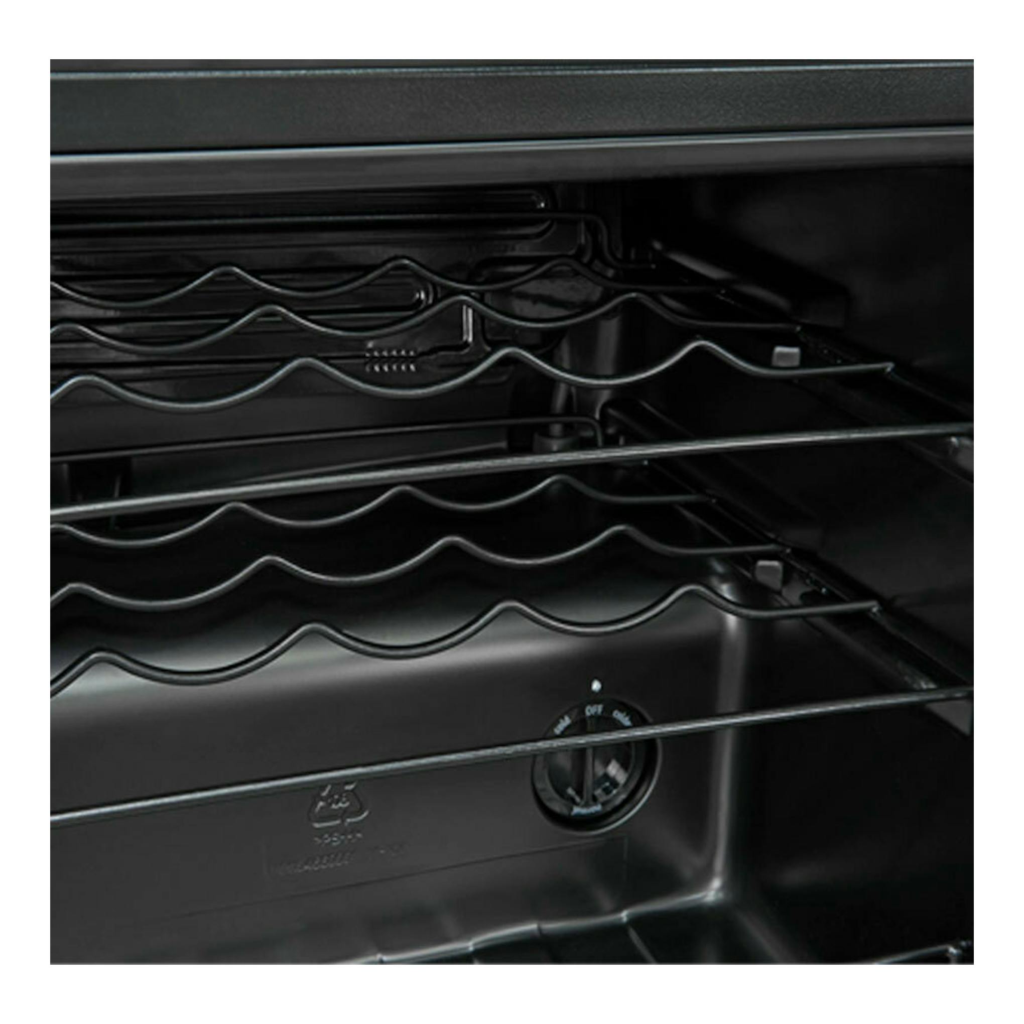 Vinoteca Exquisit WS1-12-GT-030G negra, vista interior con estantes metálicos y selector de temperatura.