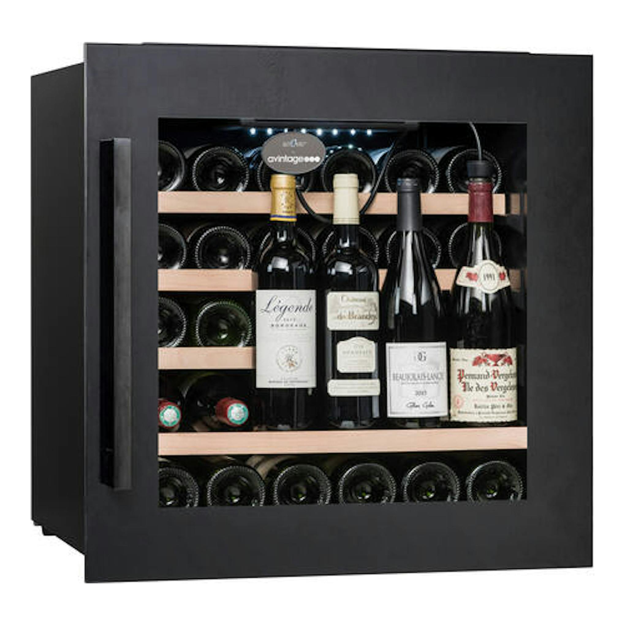 Vinoteca integrable Avintage AVI63CSZF negra, vista frontal, con puerta de cristal y botellas dentro.