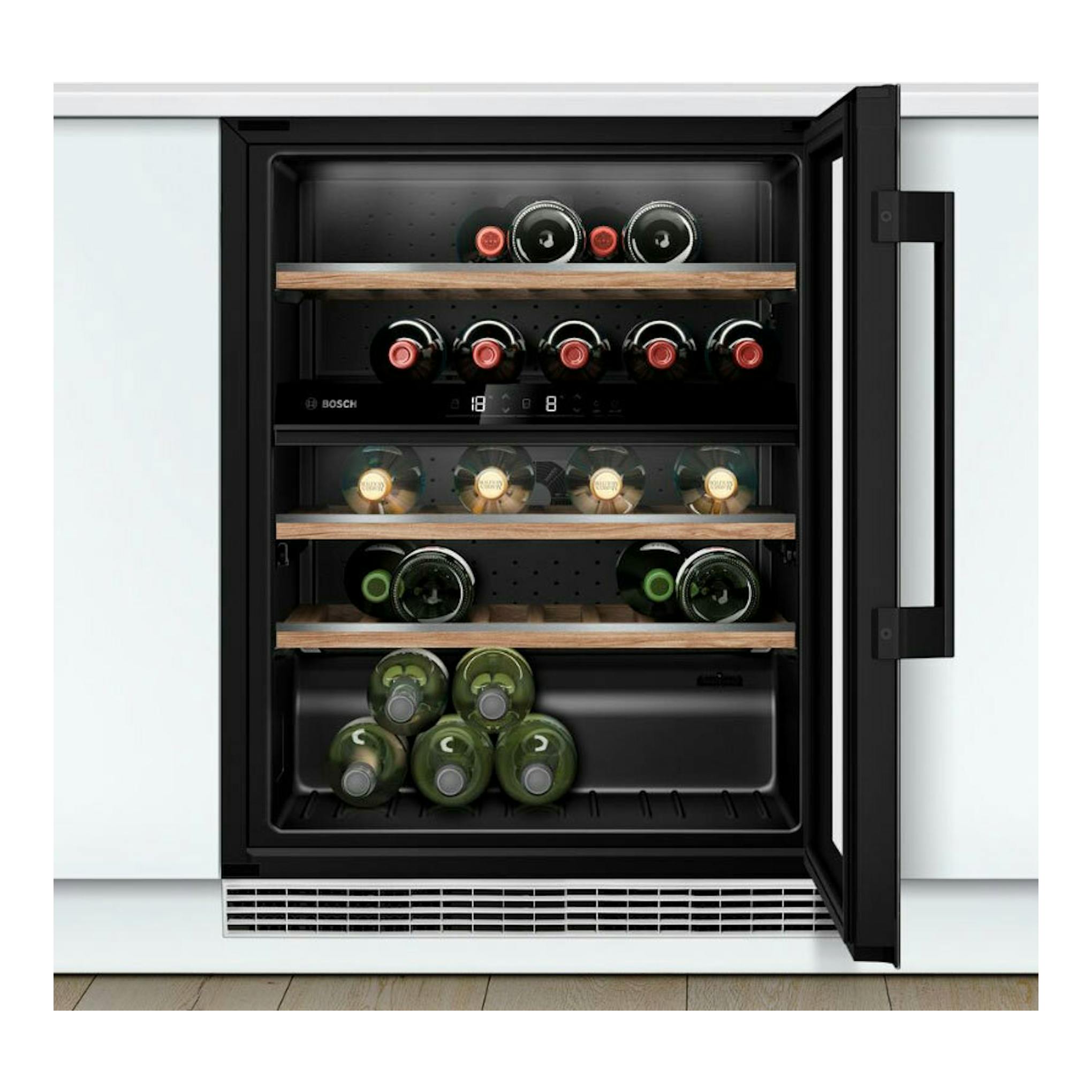 Vinoteca integrable Bosch KUW21AHG0 negra, vista frontal con la puerta abierta y botellas en baldas de madera.