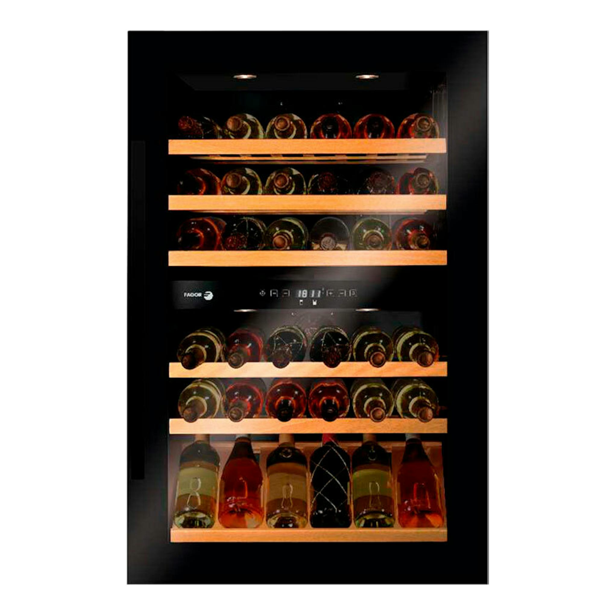Vinoteca integrable Fagor 3WCI8840N negra, vista frontal, con botellas en estantes de madera.